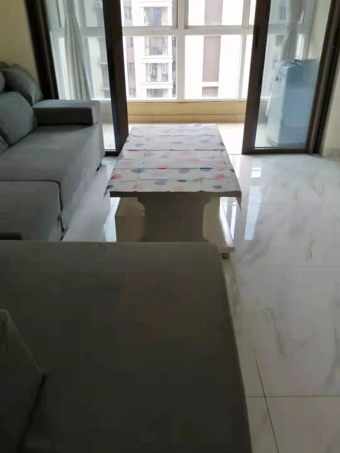 碧桂园公园壹号(凯怡茗苑) 3室2厅1卫 2000.0元/月 碧桂园公园壹号(凯怡茗苑) 3室2厅1卫 2000.0元/月室内图