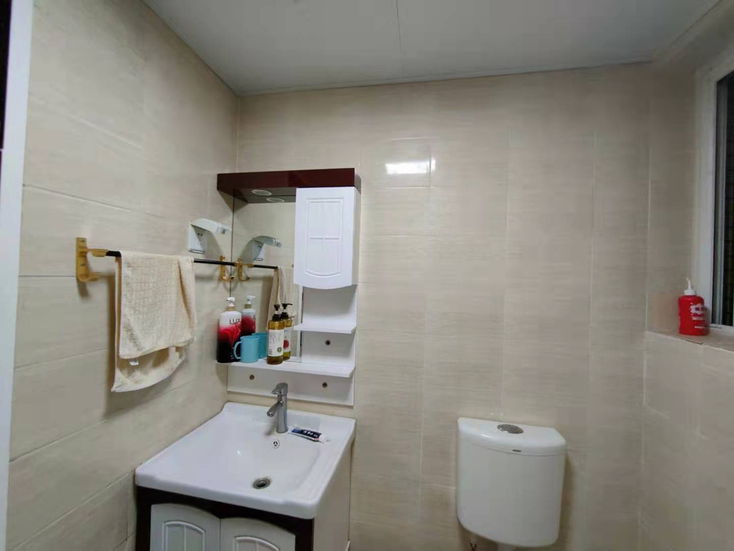 南湖春天 2室2厅1卫 1700.0元/月 南湖春天 2室2厅1卫 1700.0元/月室内图