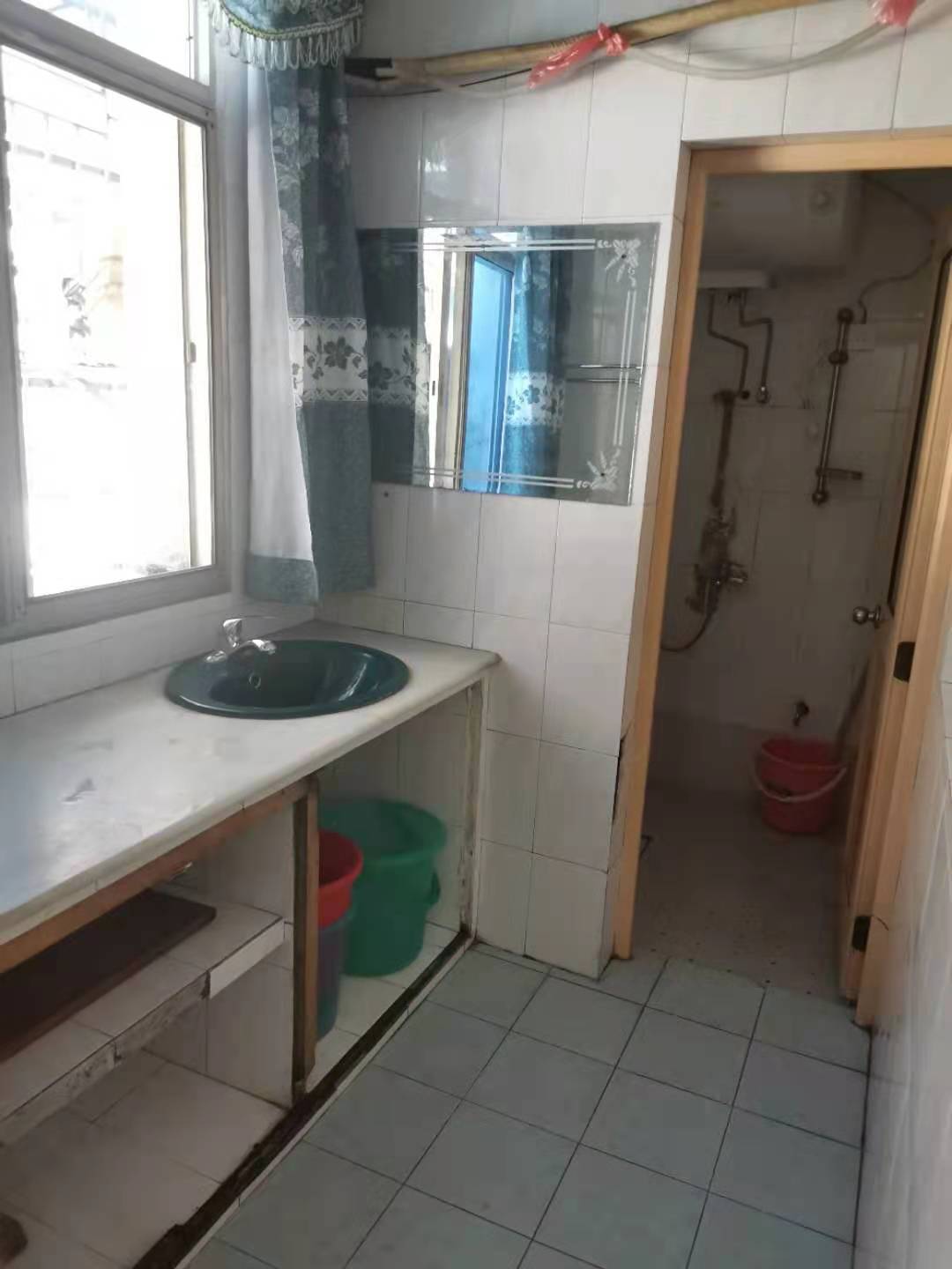 西湖一村社区南区  3室2厅2卫    1400.0元/月 西湖一村社区南区  3室2厅2卫    1400.0元/月室内图