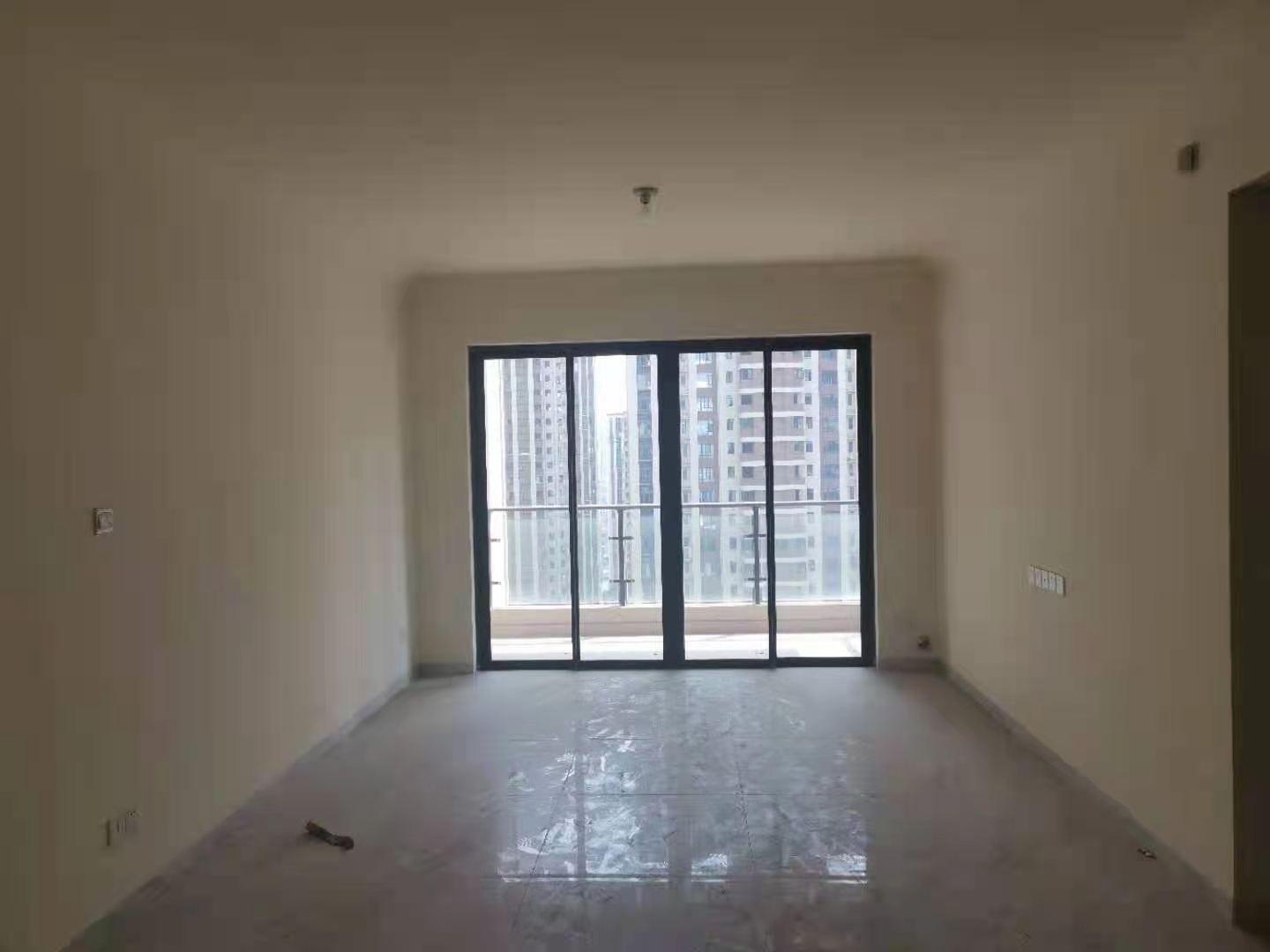 华耀碧桂园十里江湾观澜  3室2厅2卫    2800.0元/月 华耀碧桂园十里江湾观澜  3室2厅2卫    2800.0元/月室内图