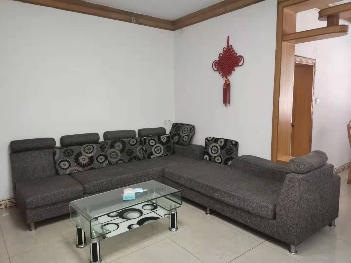 西湖一村社区南区  3室2厅2卫    1400.0元/月 西湖一村社区南区  3室2厅2卫    1400.0元/月室内图