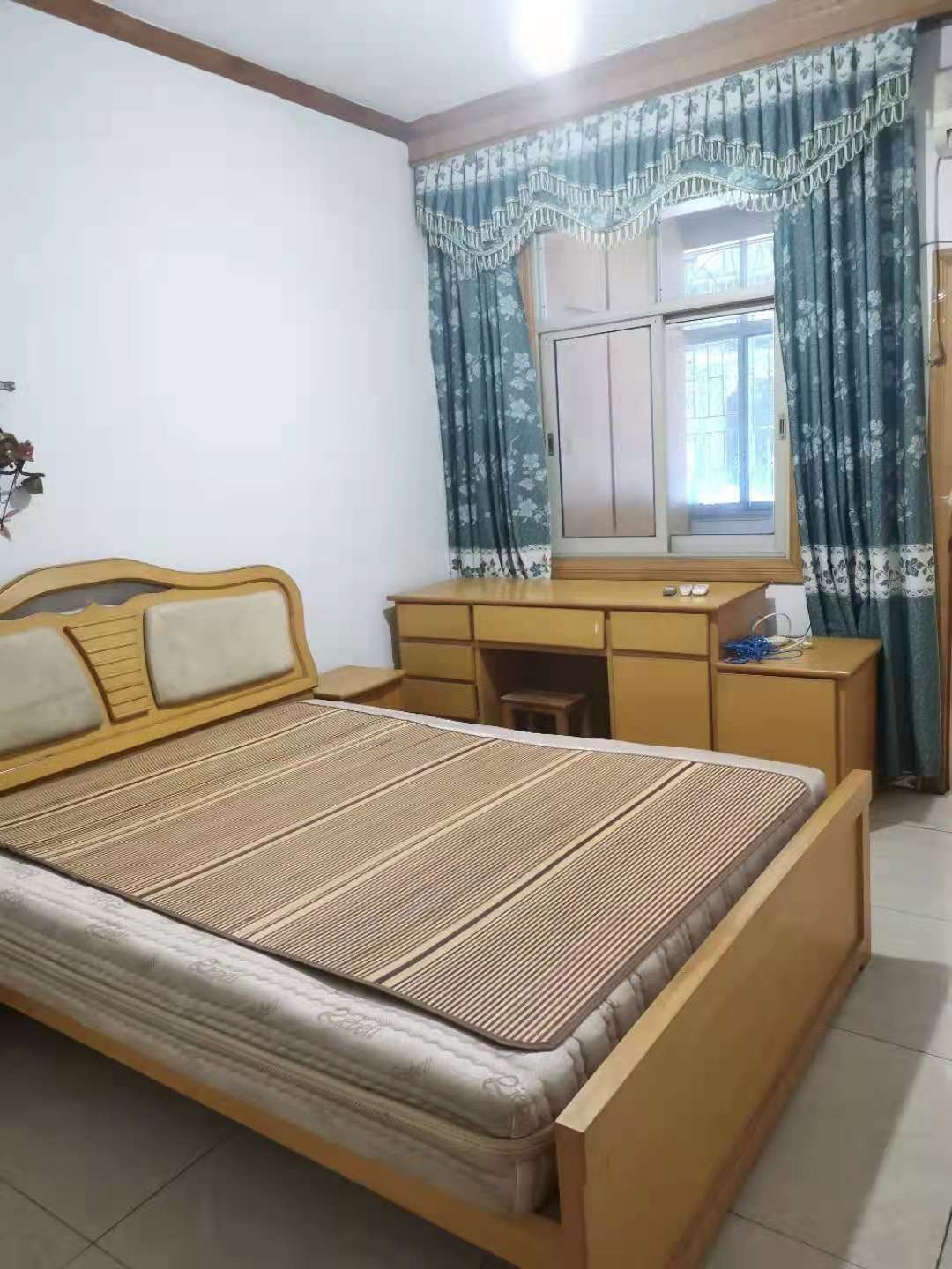 西湖一村社区南区  3室2厅2卫    1400.0元/月 西湖一村社区南区  3室2厅2卫    1400.0元/月室内图