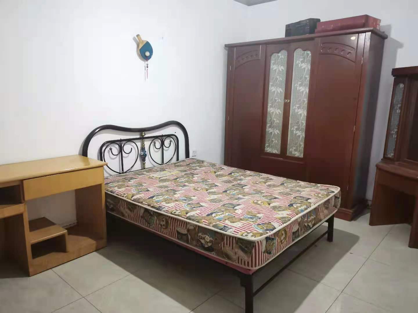 西湖一村社区南区  3室2厅2卫    1400.0元/月 西湖一村社区南区  3室2厅2卫    1400.0元/月室内图