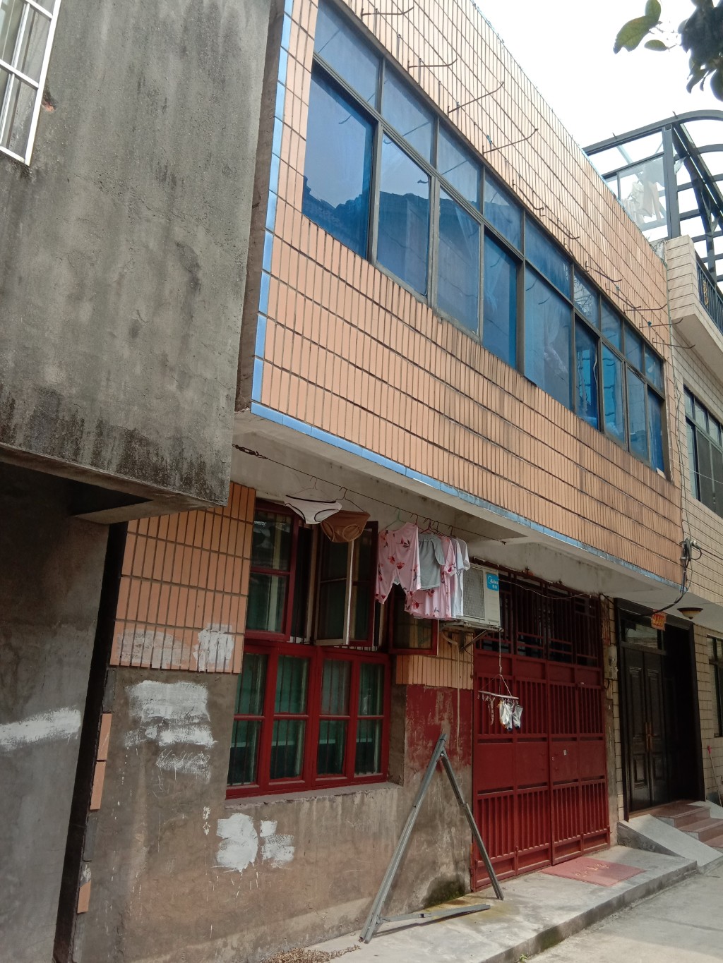 私房(桃源县所有)  3室2厅2卫    65.8万 私房(桃源县所有)  3室2厅2卫    65.8万