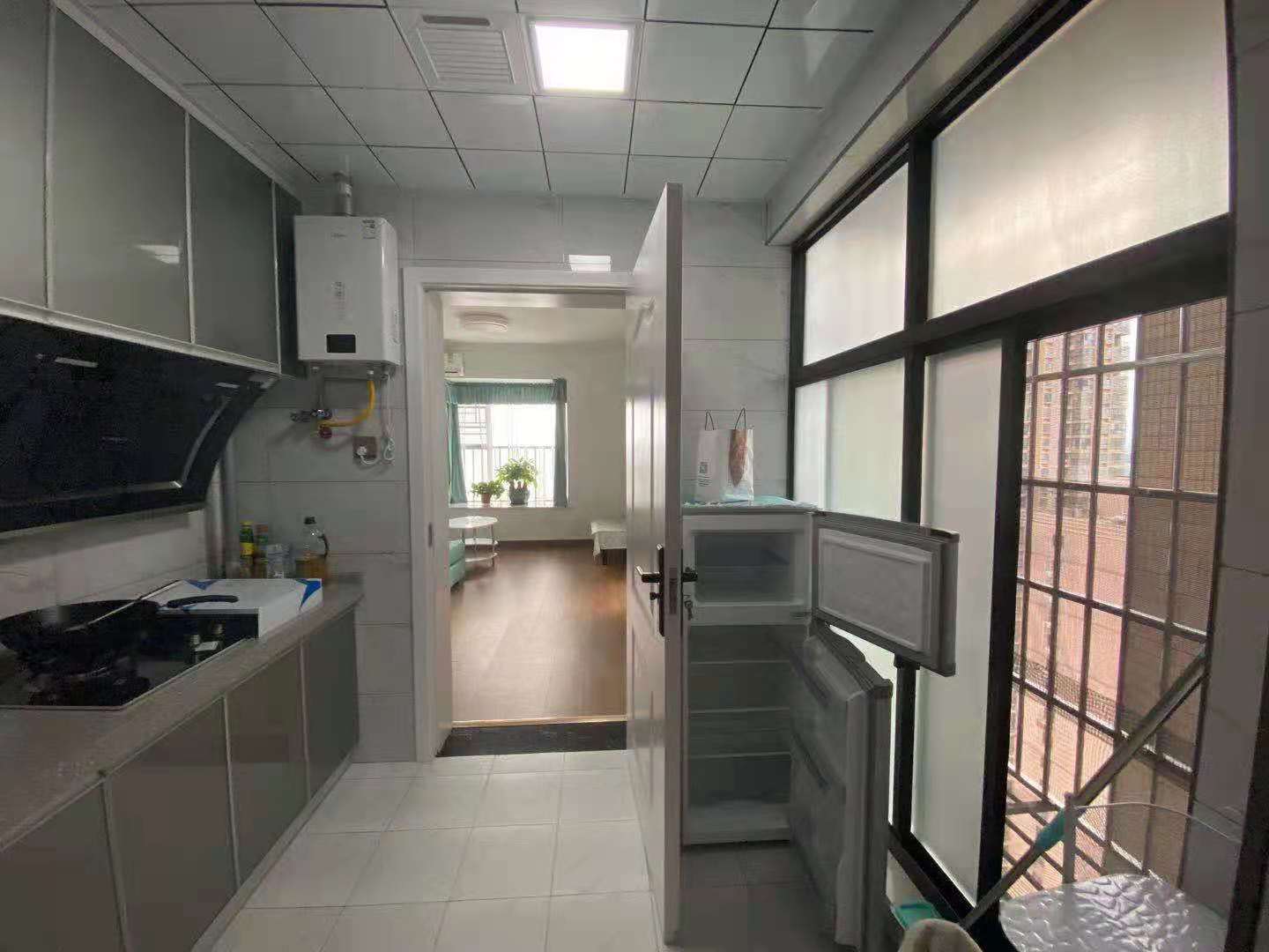 巴陵壹号 1室1厅1卫 1600.0元/月 巴陵壹号 1室1厅1卫 1600.0元/月室内图