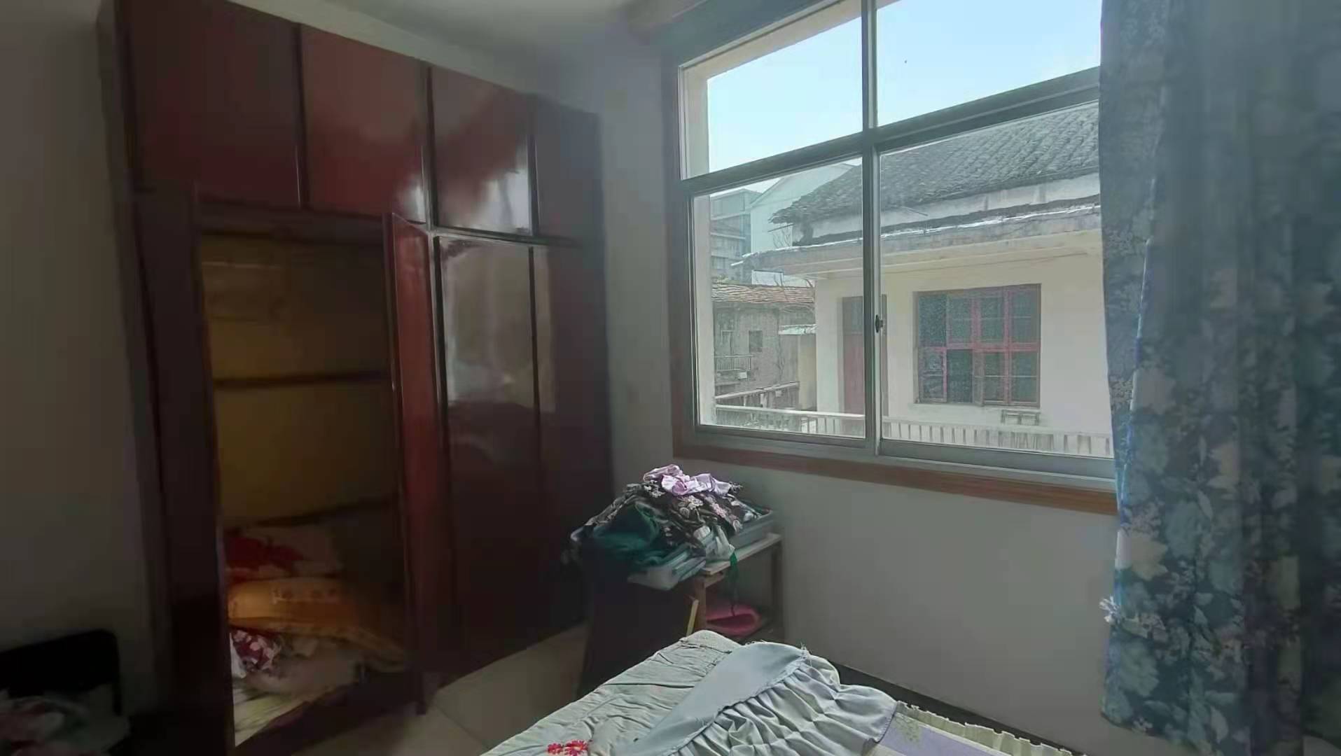 私房(桃源县所有)  3室2厅3卫    120.0万 私房(桃源县所有)  3室2厅3卫    120.0万客厅