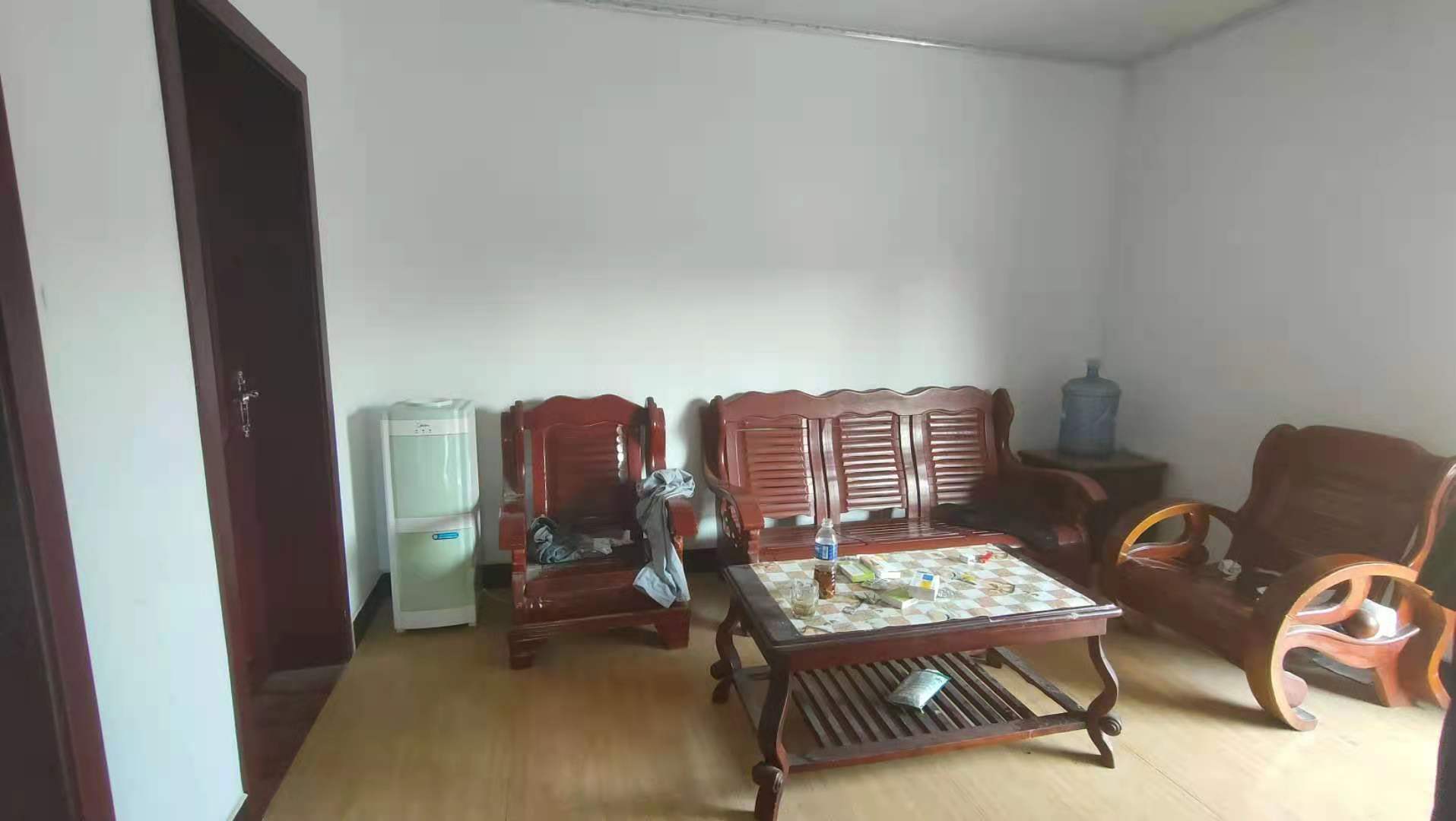 私房(桃源县所有)  3室2厅3卫    120.0万 私房(桃源县所有)  3室2厅3卫    120.0万客厅