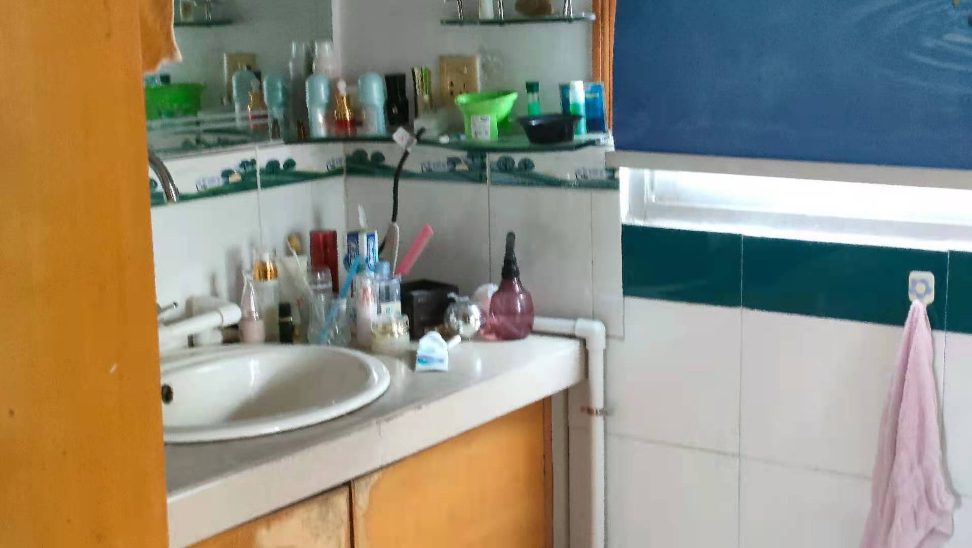 私房(桃源县所有)  3室2厅3卫    120.0万 私房(桃源县所有)  3室2厅3卫    120.0万小区图