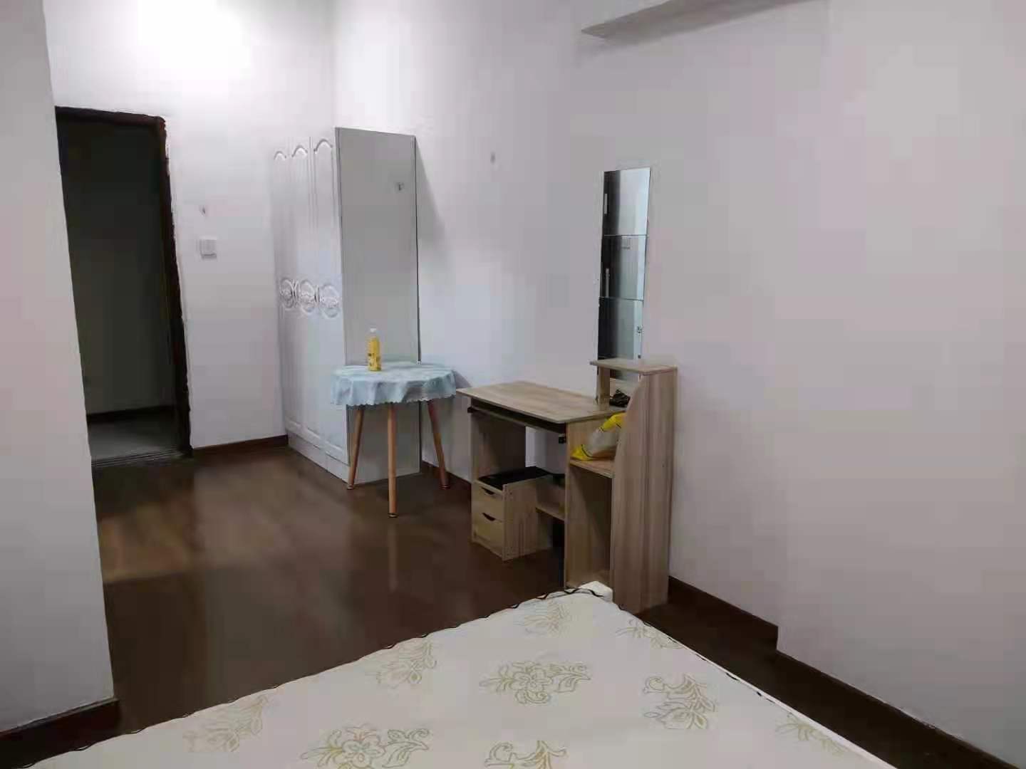国泰九龙湾  1室1厅1卫   1300.00元/月室内图1