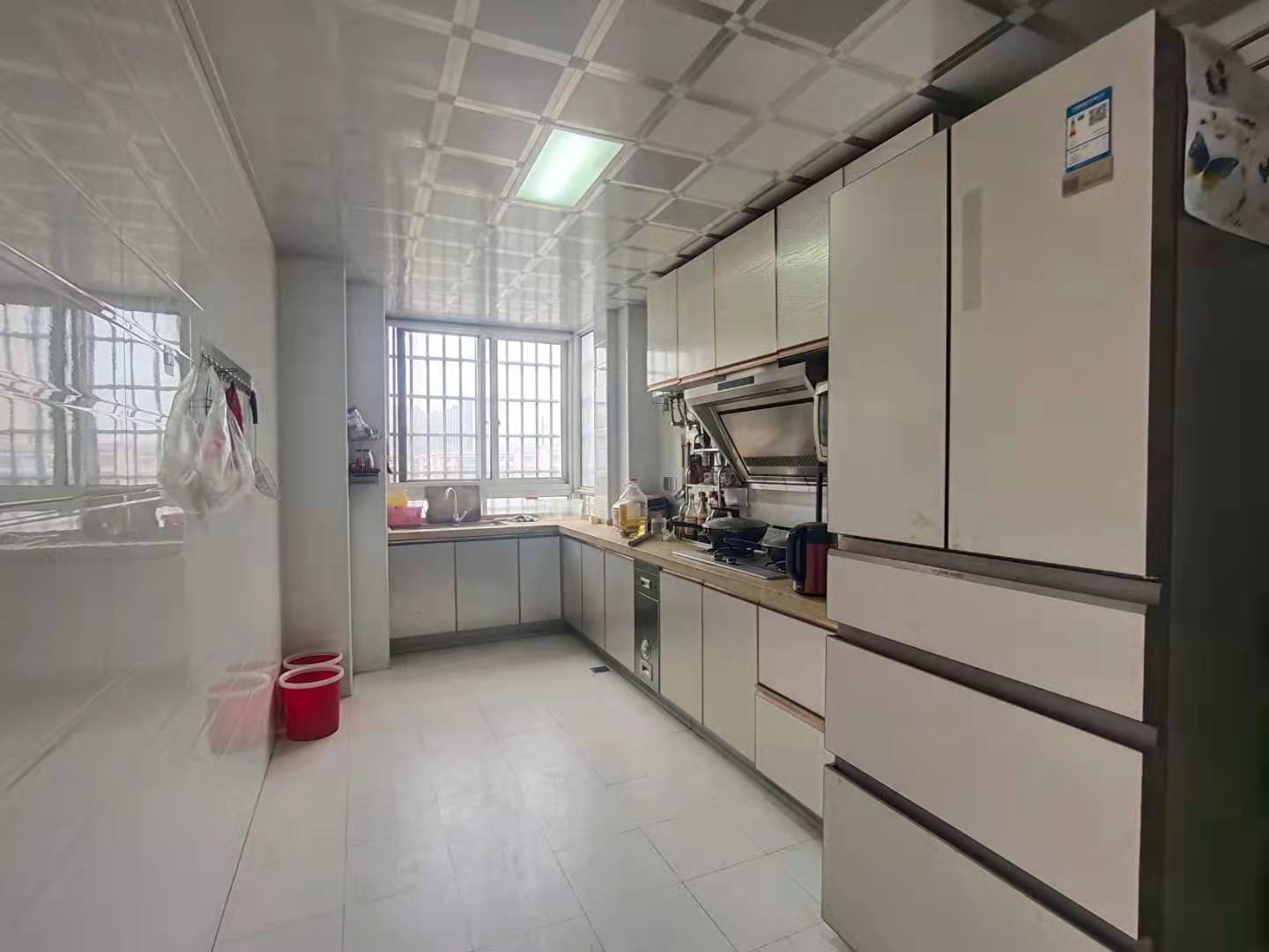 冠都现代城(冠都幸福彼岸) 3室2厅2卫 2400.0元/月 冠都现代城(冠都幸福彼岸) 3室2厅2卫 2400.0元/月室内图