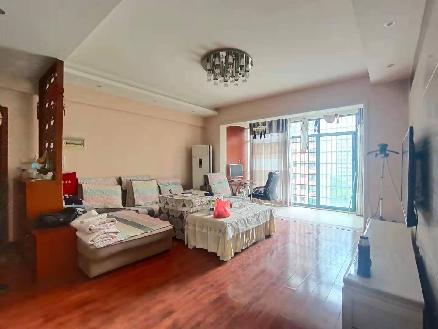 冠都现代城(冠都幸福彼岸) 3室2厅2卫 2400.0元/月 冠都现代城(冠都幸福彼岸) 3室2厅2卫 2400.0元/月室内图