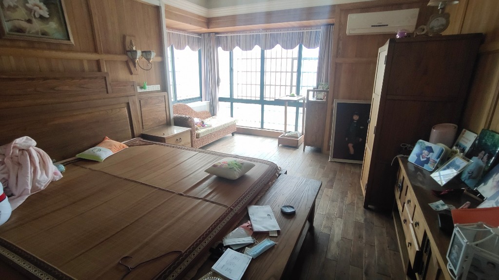 中电怡和苑  5室2厅3卫   108.00万客厅