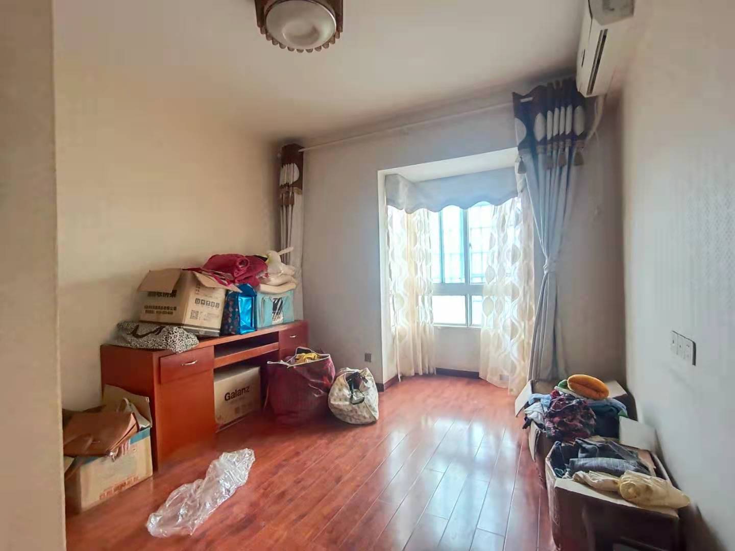 冠都现代城(冠都幸福彼岸) 3室2厅2卫 2400.0元/月 冠都现代城(冠都幸福彼岸) 3室2厅2卫 2400.0元/月室内图