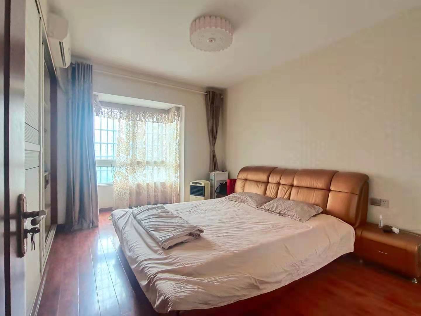 冠都现代城(冠都幸福彼岸) 3室2厅2卫 2400.0元/月 冠都现代城(冠都幸福彼岸) 3室2厅2卫 2400.0元/月室内图