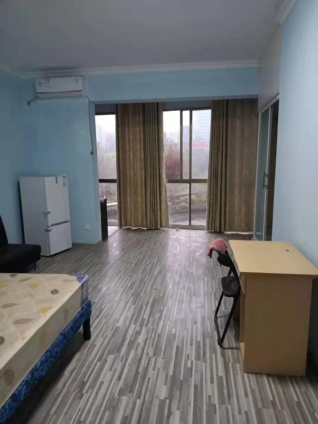 冠都现代城(冠都幸福彼岸)  1室1厅1卫    1100.0元/月 冠都现代城(冠都幸福彼岸)  1室1厅1卫    1100.0元/月室内图