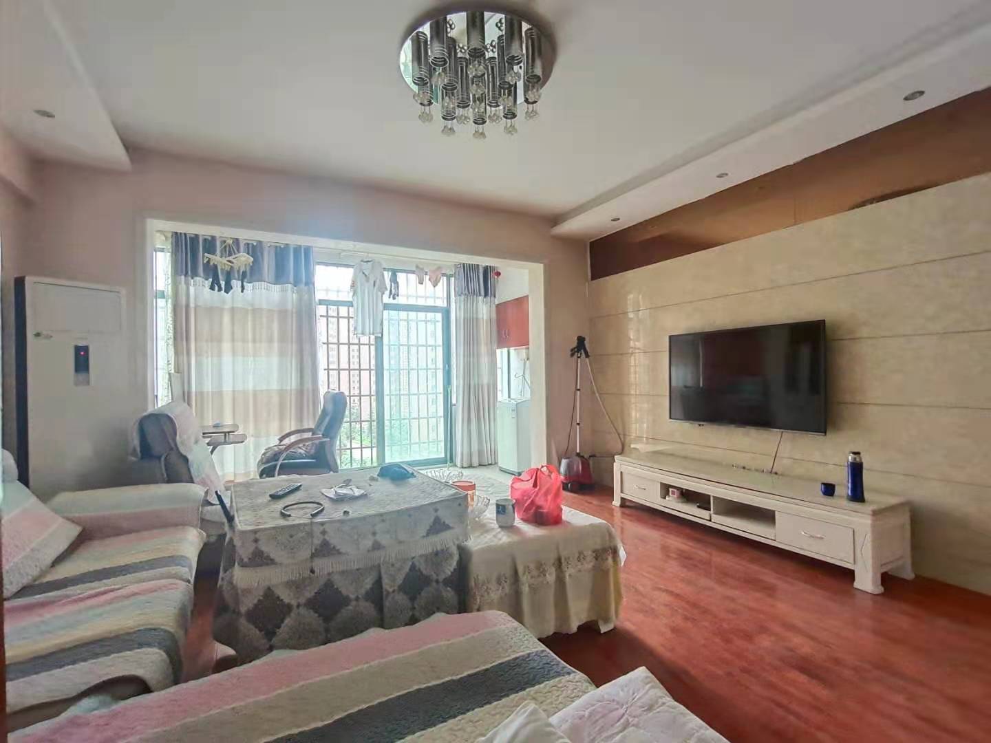 冠都现代城(冠都幸福彼岸) 3室2厅2卫 2400.0元/月 冠都现代城(冠都幸福彼岸) 3室2厅2卫 2400.0元/月室内图