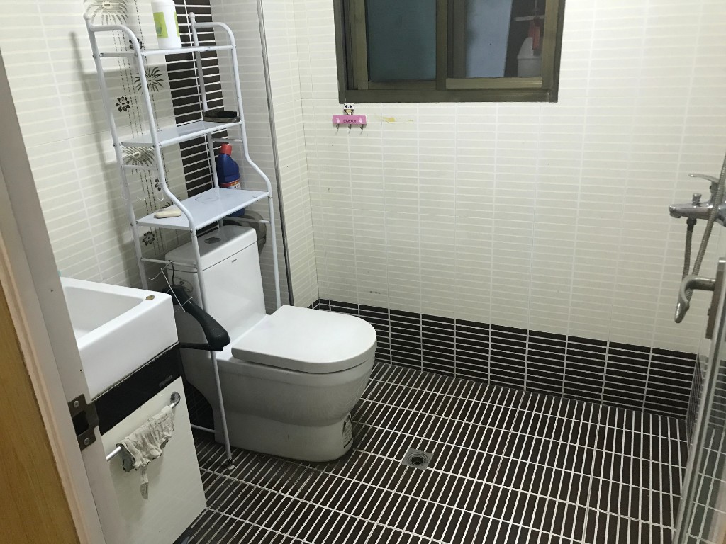 仁和小区 3室2厅2卫 110.0万 仁和小区 3室2厅2卫 110.0万卫生间