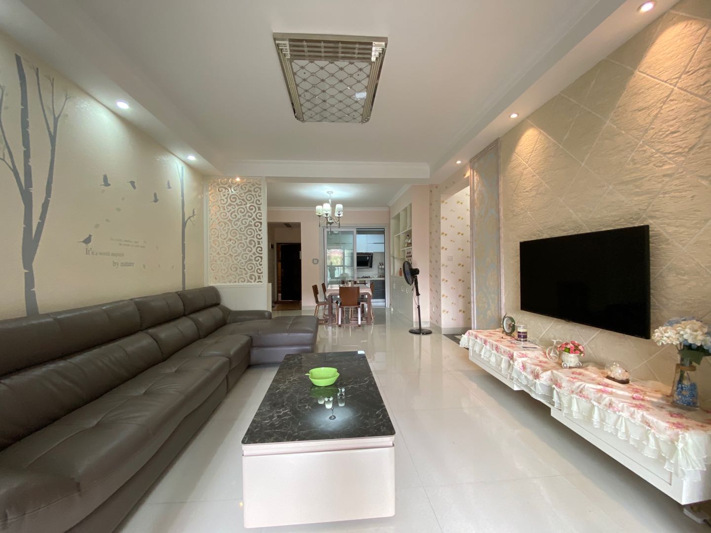 棕榈园  3室2厅1卫    2500.0元/月 棕榈园  3室2厅1卫    2500.0元/月室内图