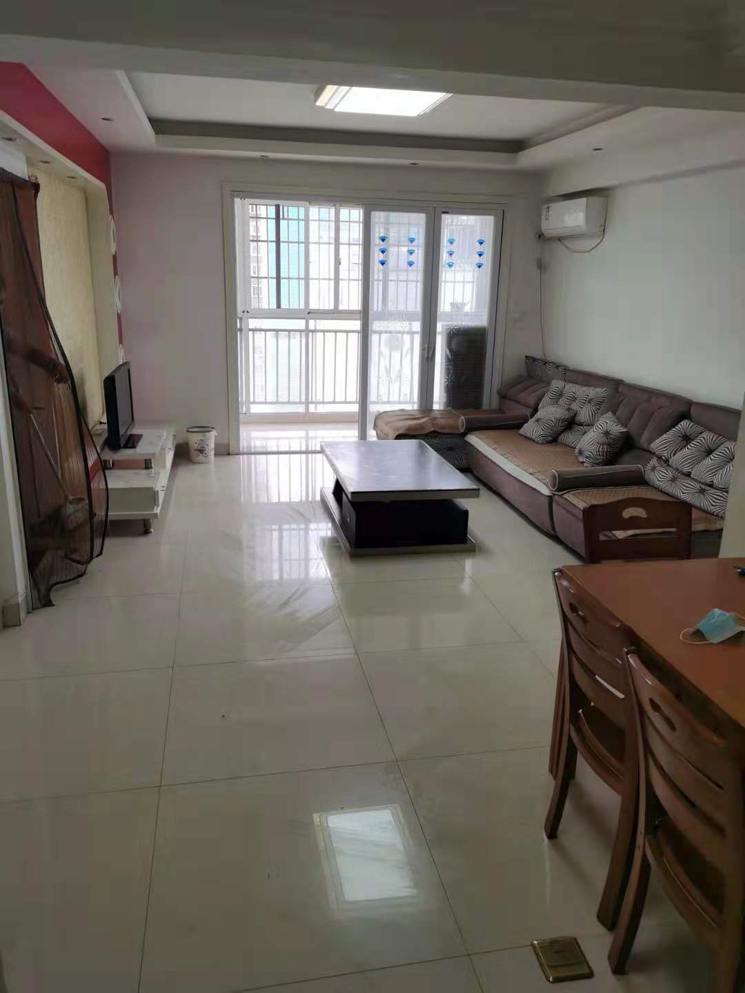 九天国际 3室2厅1卫 2600.0元/月 九天国际 3室2厅1卫 2600.0元/月室内图