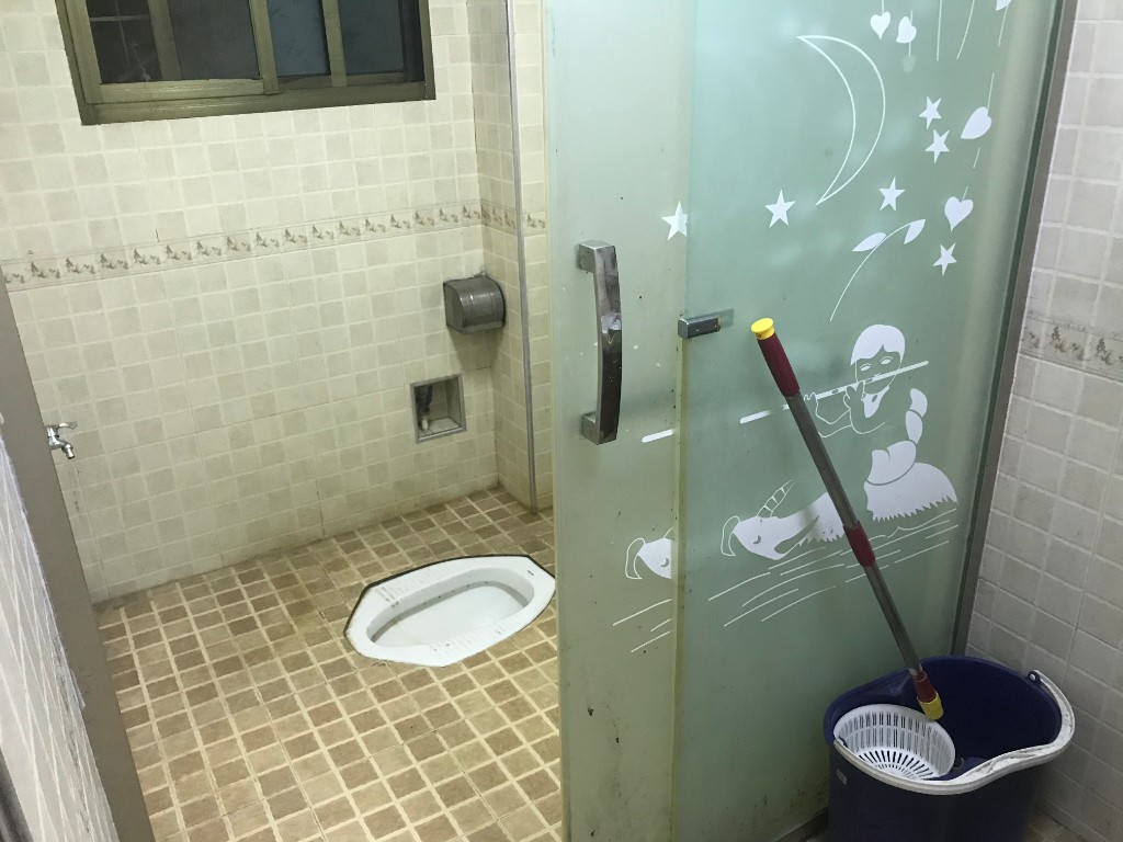 仁和小区 3室2厅2卫 110.0万 仁和小区 3室2厅2卫 110.0万卫生间