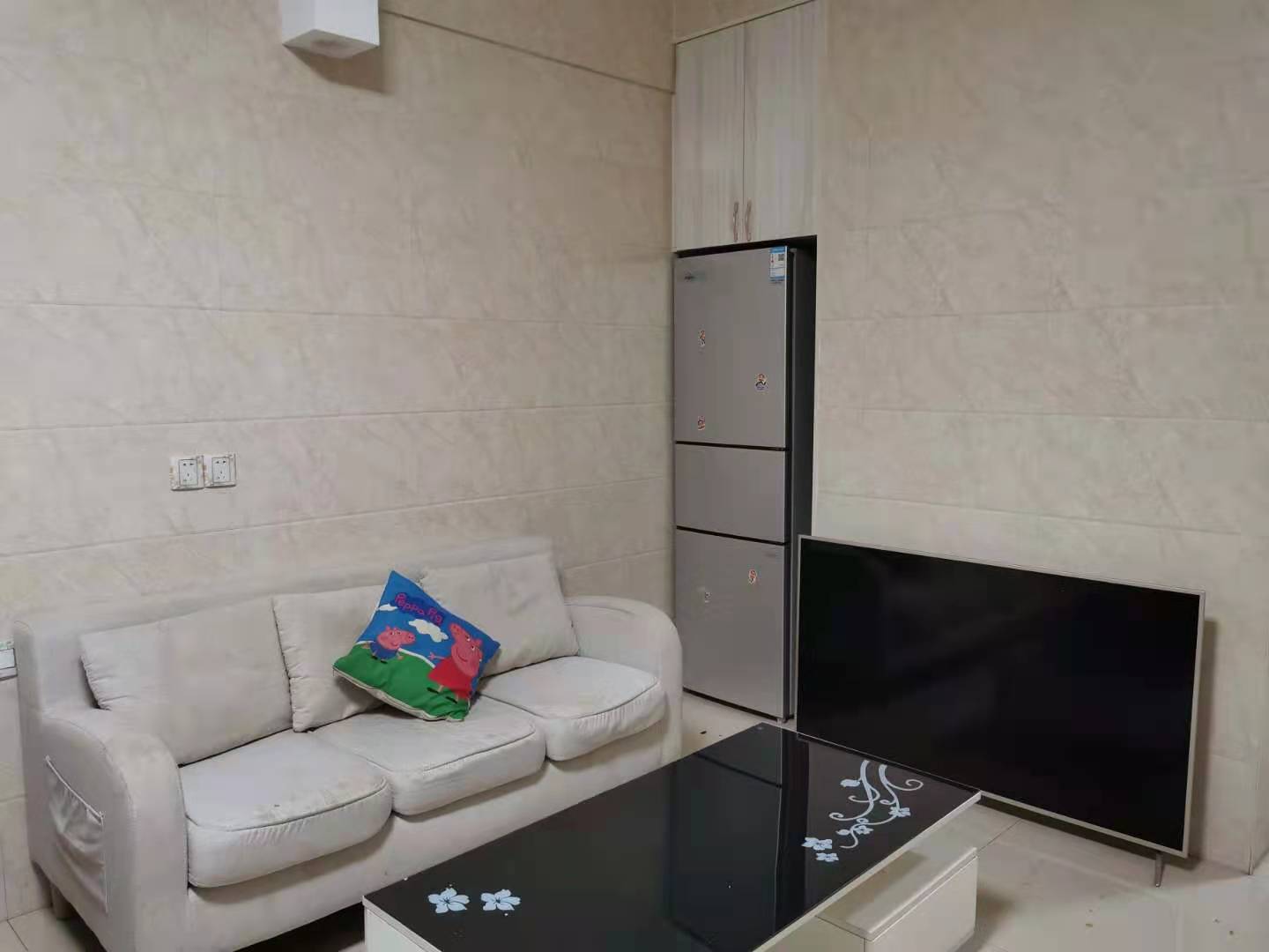 雄森国际  1室1厅1卫    1600.0元/月 雄森国际  1室1厅1卫    1600.0元/月室内图