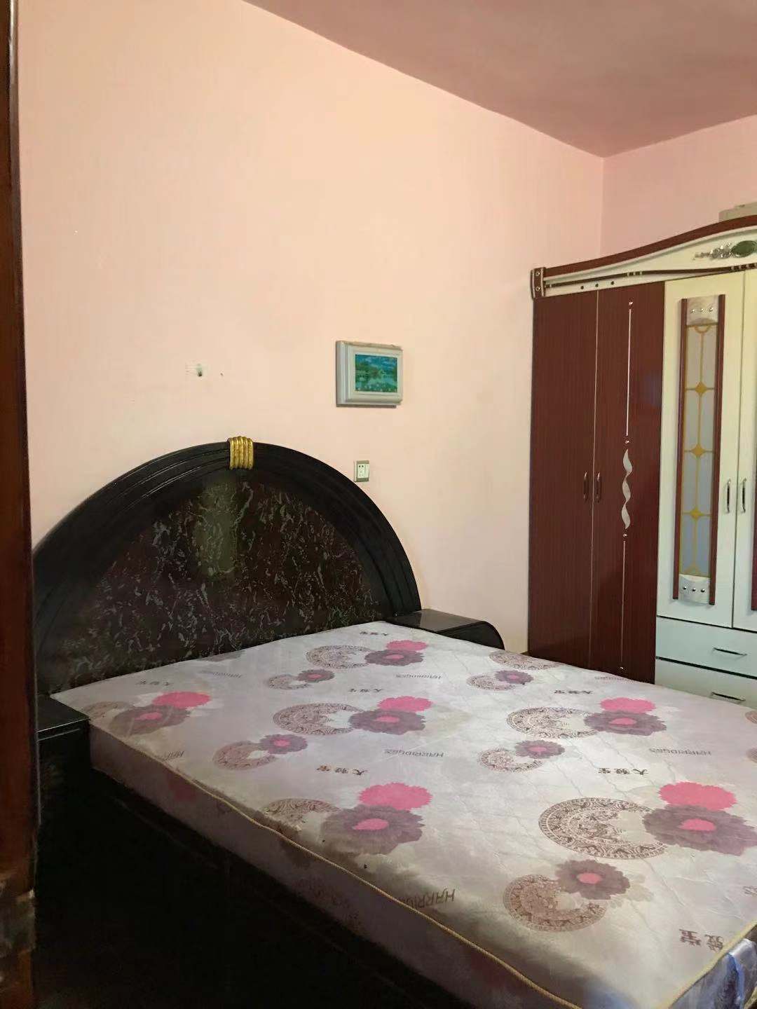 望湖公寓  3室1厅1卫    1200.0元/月 望湖公寓  3室1厅1卫    1200.0元/月室内图