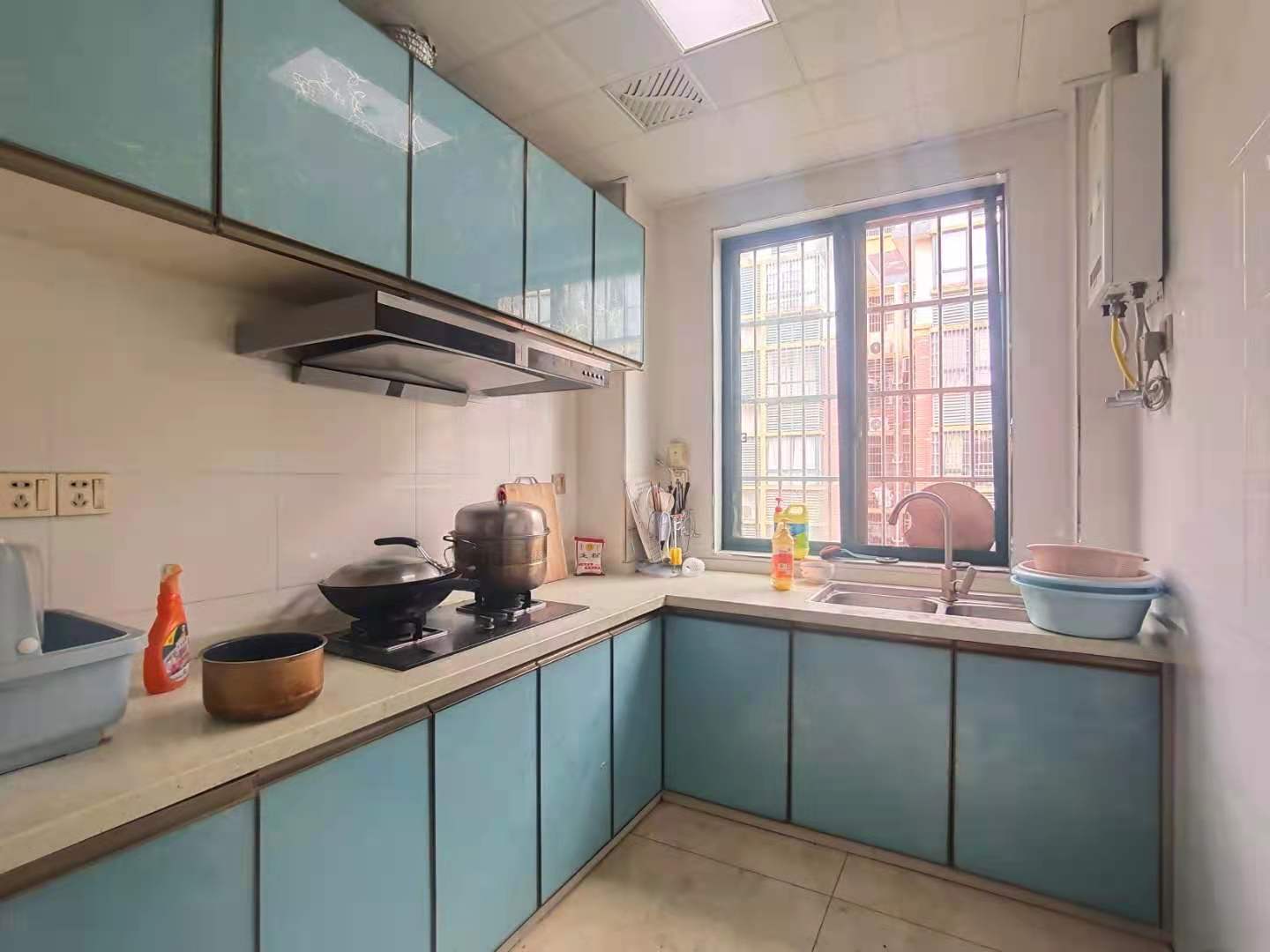 亚华名都  3室2厅2卫    1700.0元/月 亚华名都  3室2厅2卫    1700.0元/月室内图