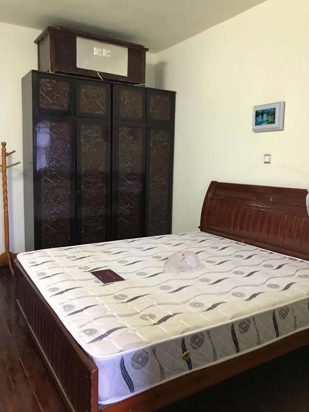 望湖公寓  3室1厅1卫    1200.0元/月 望湖公寓  3室1厅1卫    1200.0元/月室内图