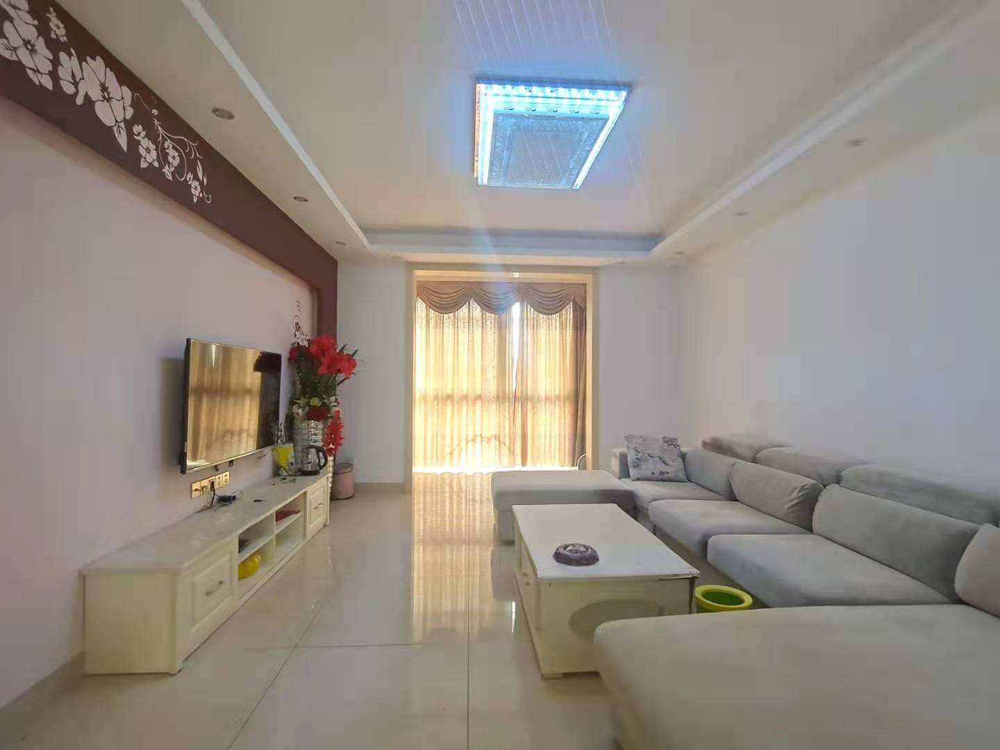 亚华名都  3室2厅2卫    1700.0元/月 亚华名都  3室2厅2卫    1700.0元/月室内图