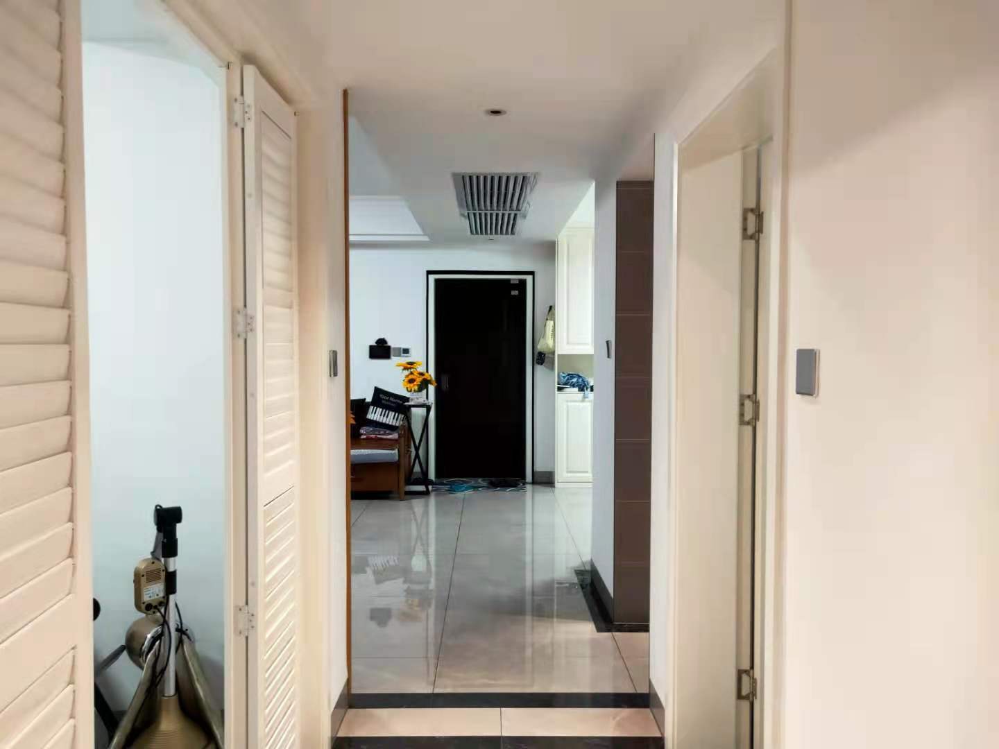 城市公园 4室2厅2卫 140.0万 城市公园 4室2厅2卫 140.0万客厅