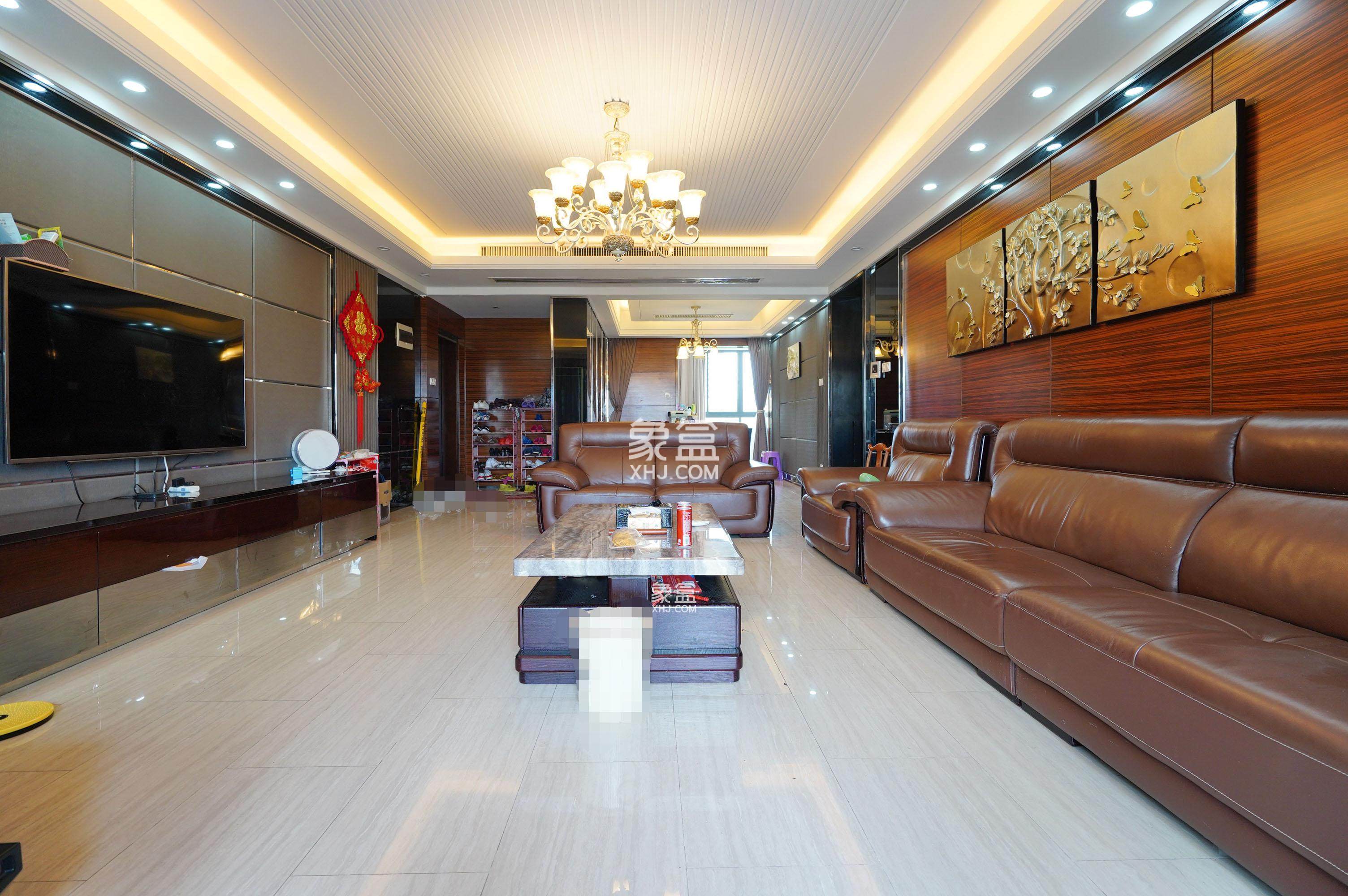 美的城一期 5室2厅2卫 160.0万 美的城一期 5室2厅2卫 160.0万客厅