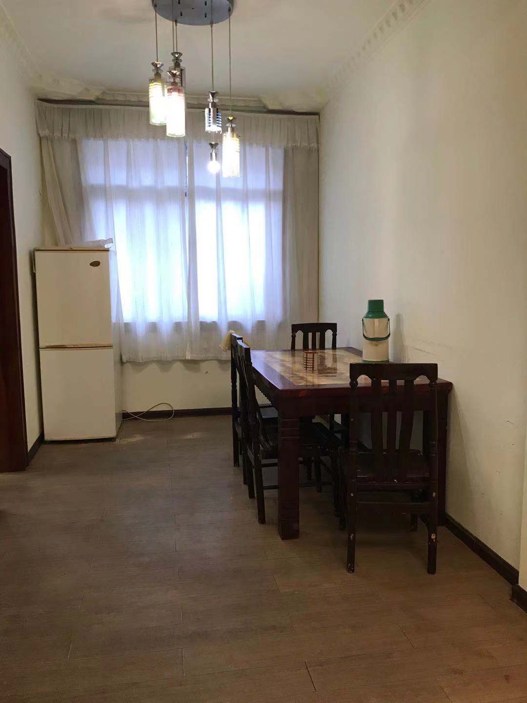 望湖公寓  3室1厅1卫    1200.0元/月 望湖公寓  3室1厅1卫    1200.0元/月室内图