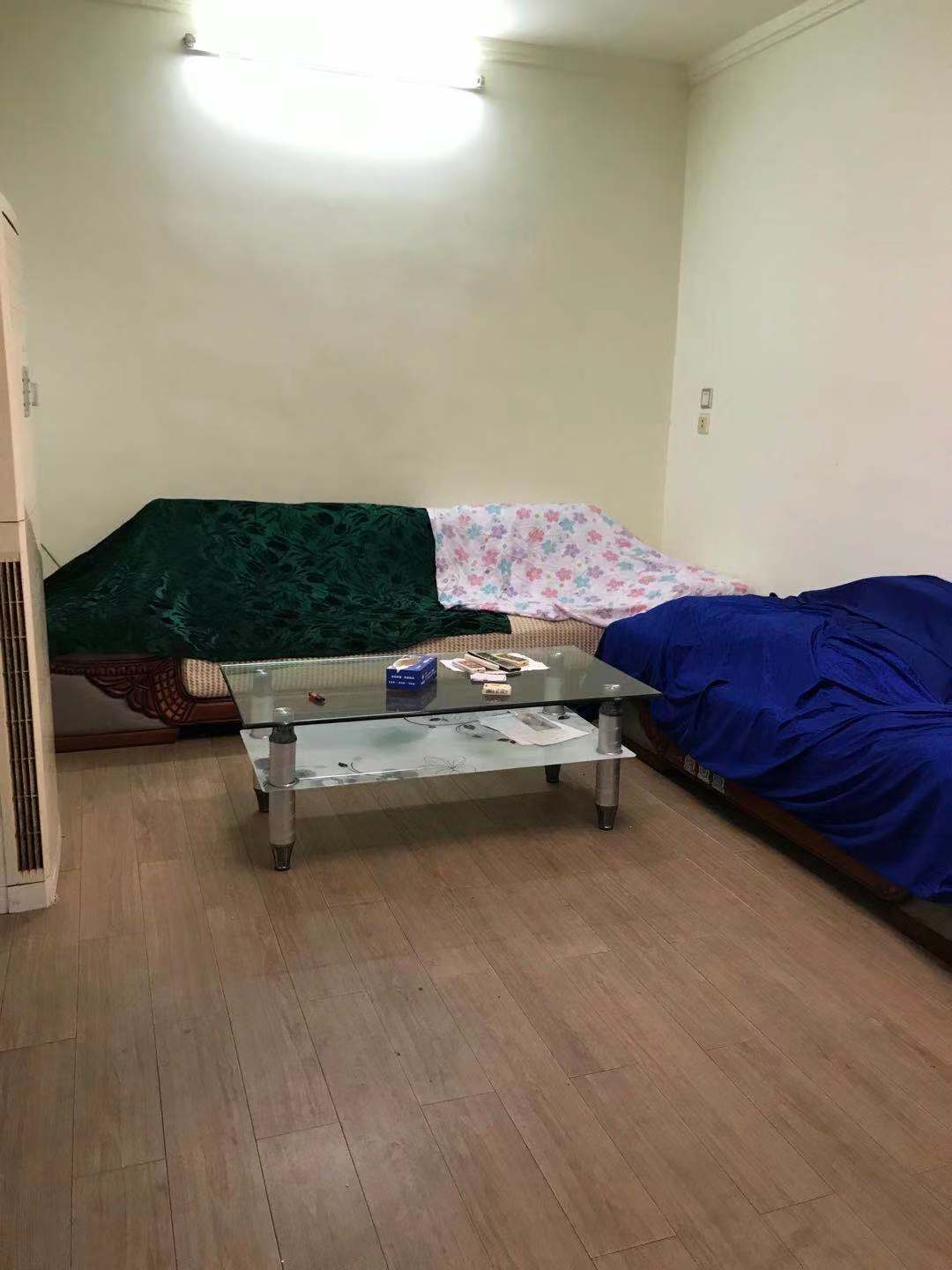 望湖公寓  3室1厅1卫    1200.0元/月 望湖公寓  3室1厅1卫    1200.0元/月室内图