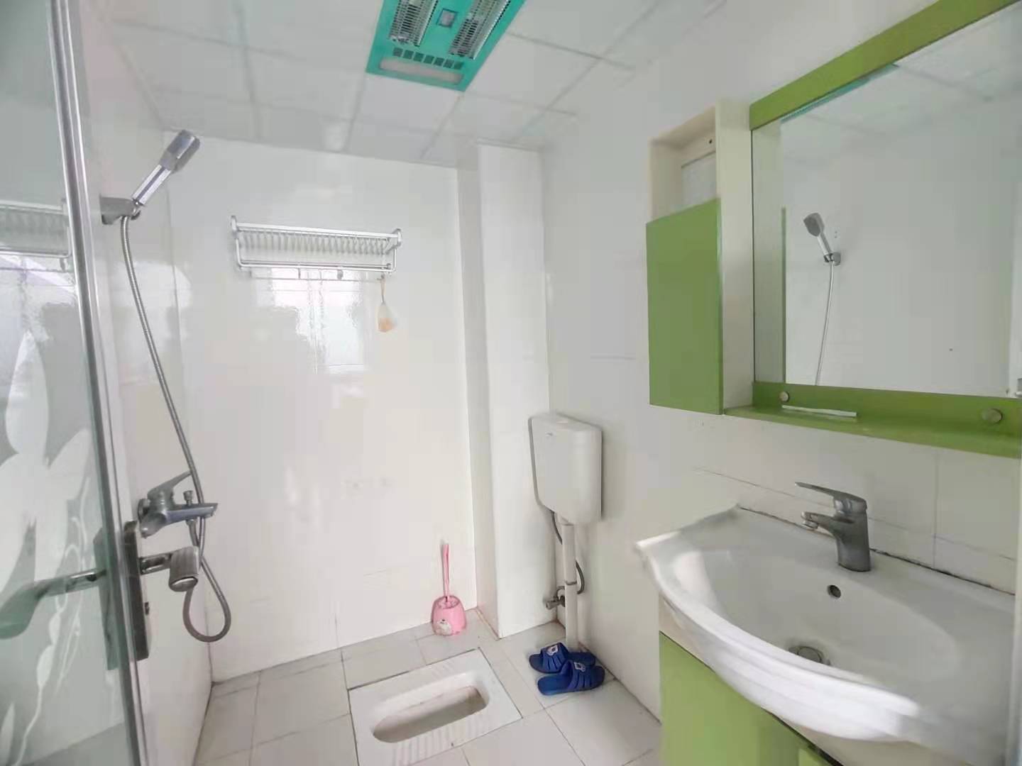 鹏利广场 1室1厅1卫 23.8万 鹏利广场 1室1厅1卫 23.8万卫生间