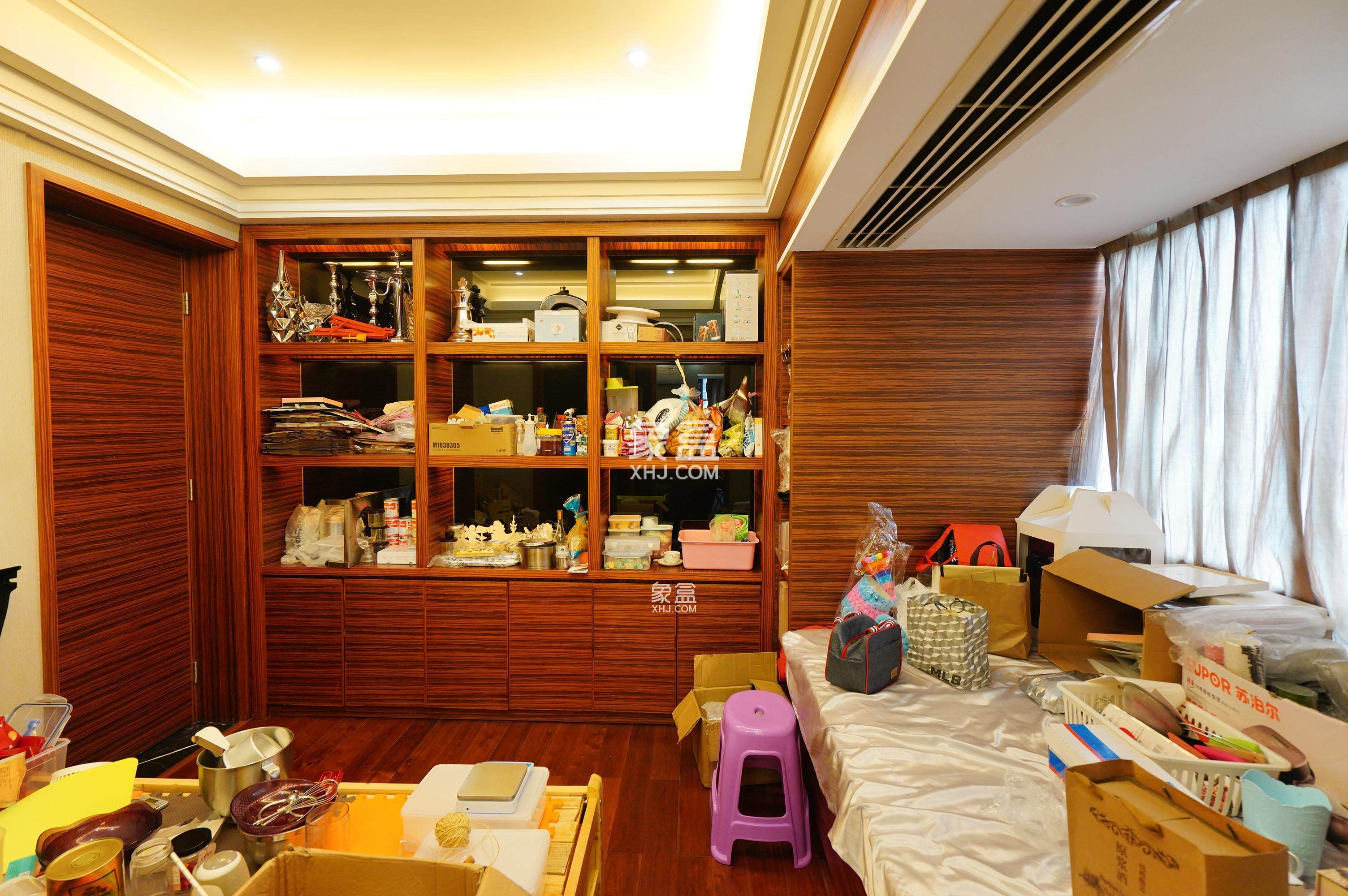 美的城一期 5室2厅2卫 160.0万 美的城一期 5室2厅2卫 160.0万客厅