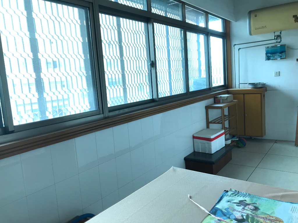 娄底市区物资局  3室2厅2卫   76.80万阳台