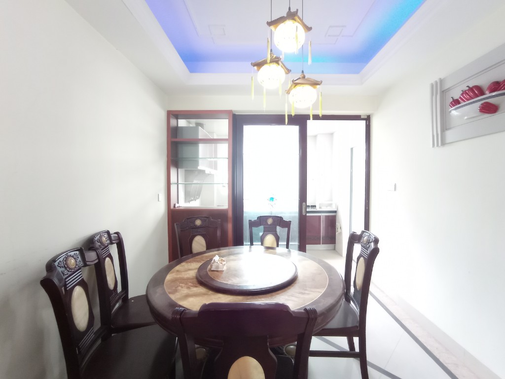 愉景湾西域 3室2厅2卫 2200.0元/月 愉景湾西域 3室2厅2卫 2200.0元/月室内图