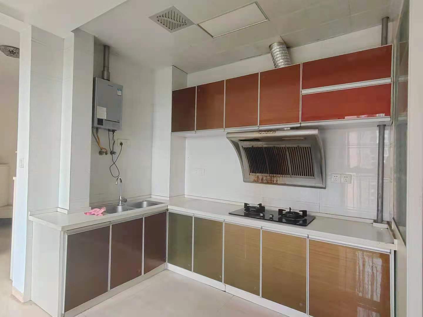 荷塘嘉苑 3室2厅2卫 2000.0元/月 荷塘嘉苑 3室2厅2卫 2000.0元/月室内图