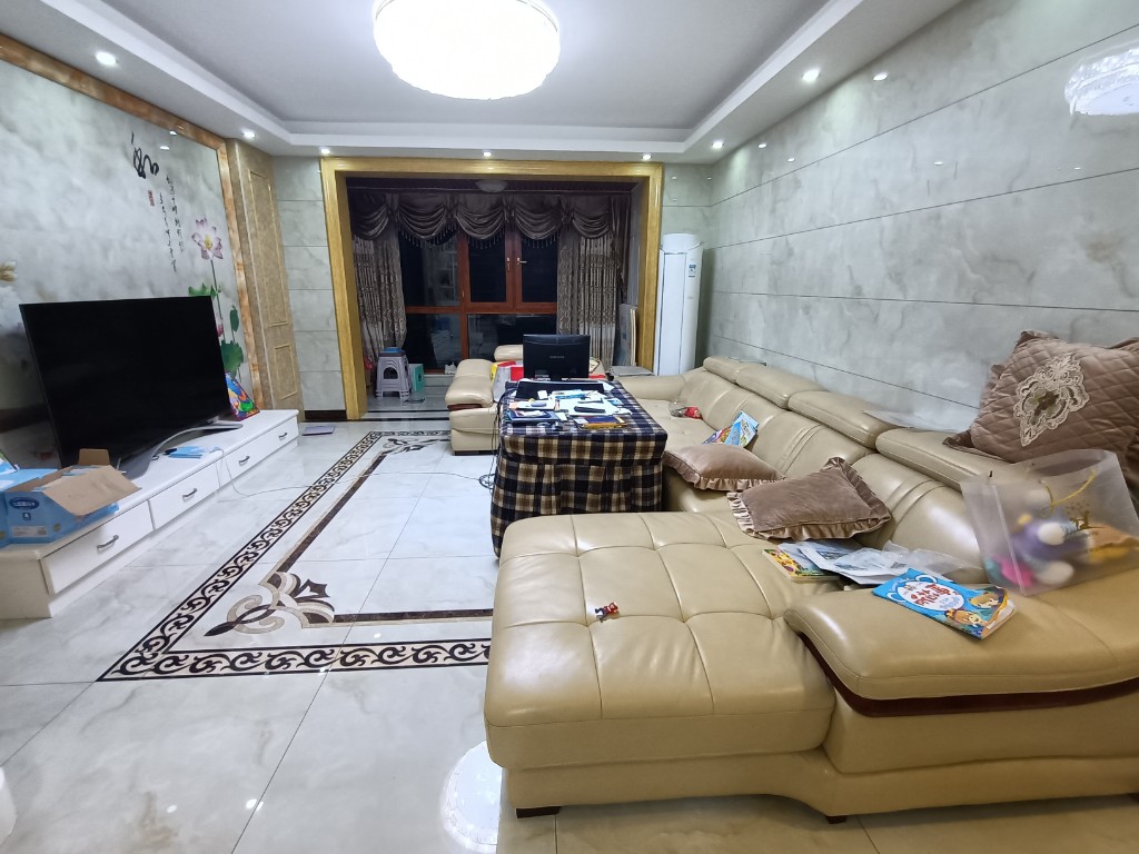 孙水明珠  4室2厅2卫    90.0万 孙水明珠  4室2厅2卫    90.0万客厅