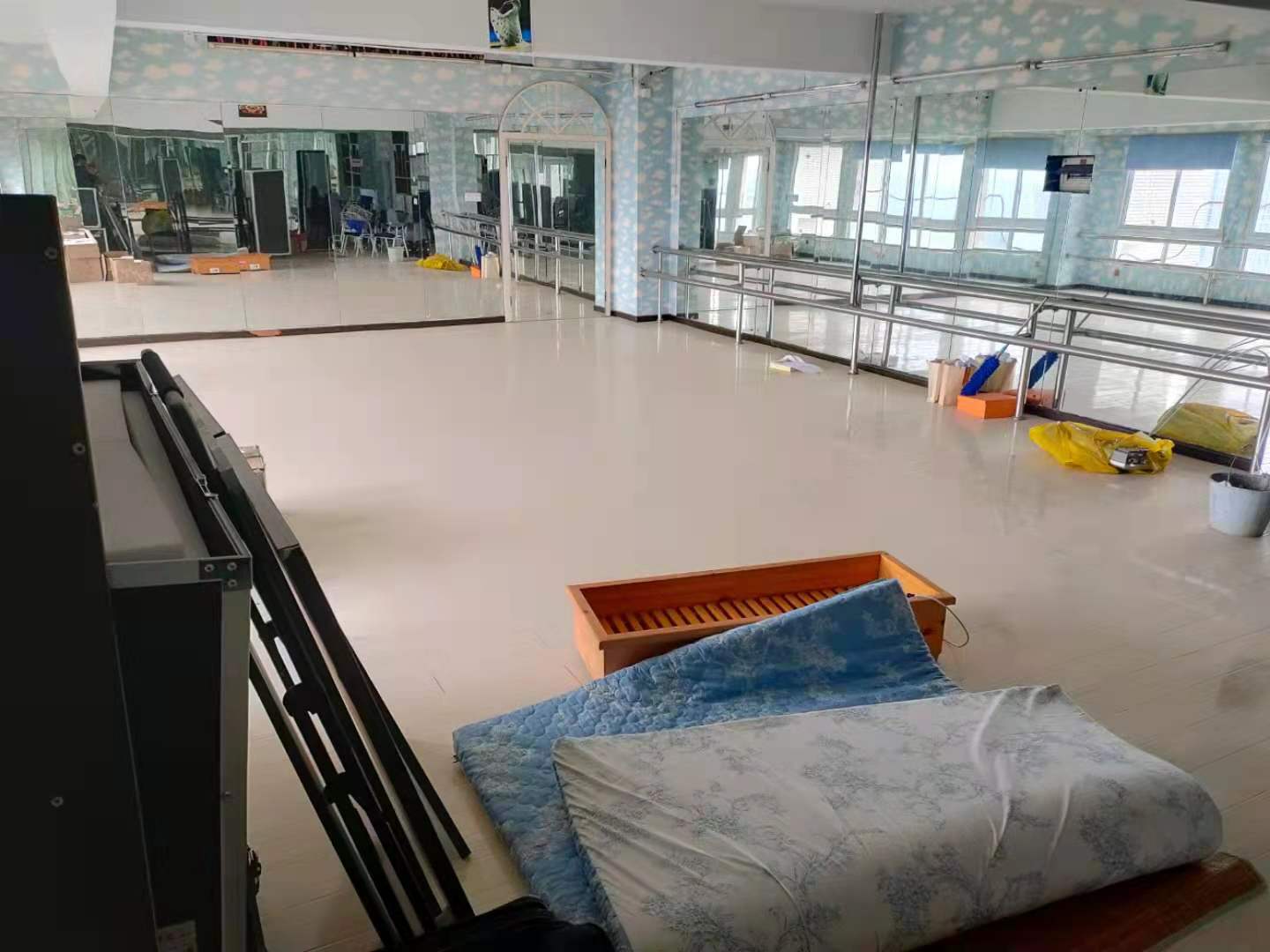 楚天家园  4室2厅2卫   4000.00元/月室内图