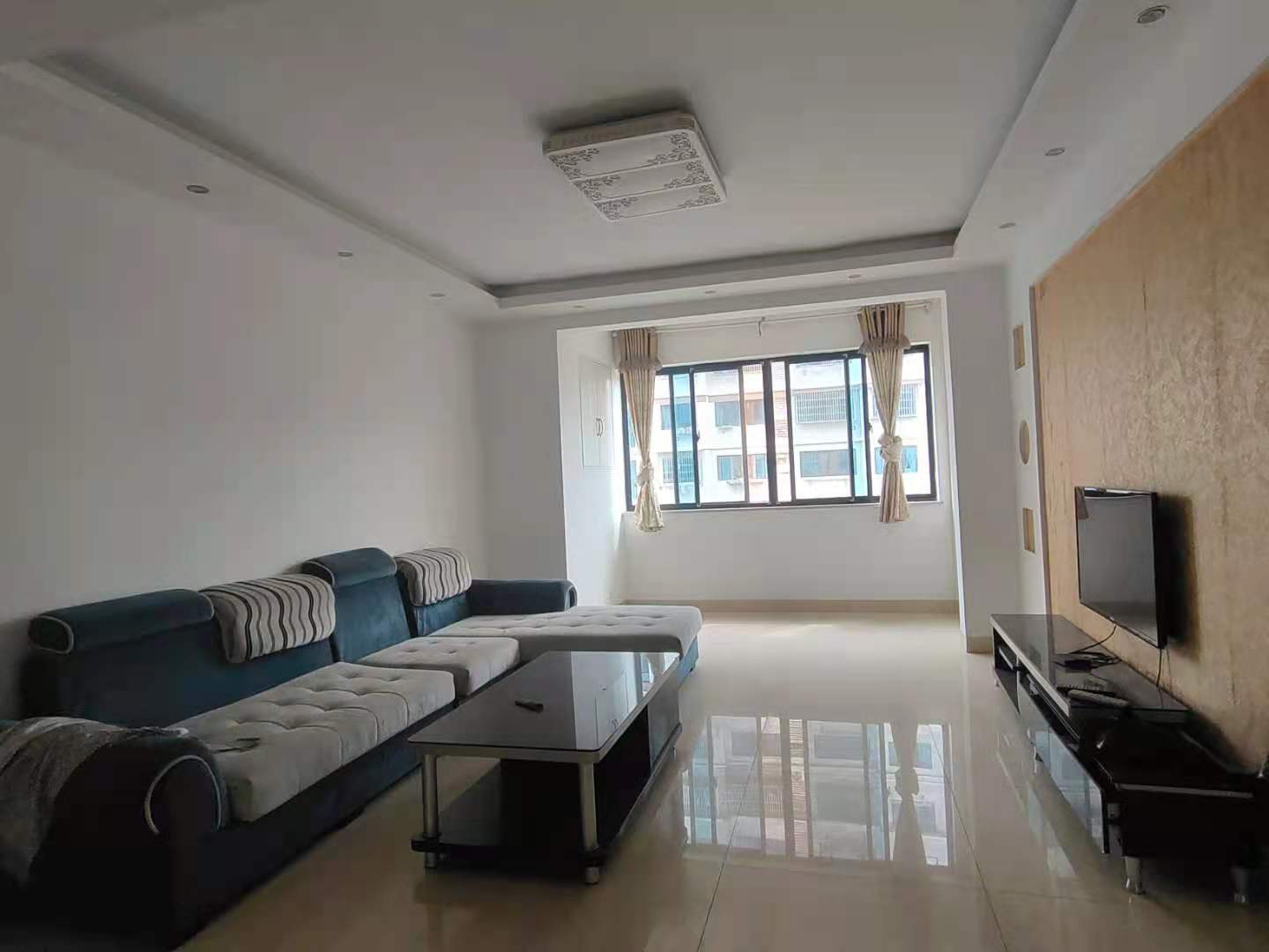 荷塘嘉苑 3室2厅2卫 2000.0元/月 荷塘嘉苑 3室2厅2卫 2000.0元/月室内图