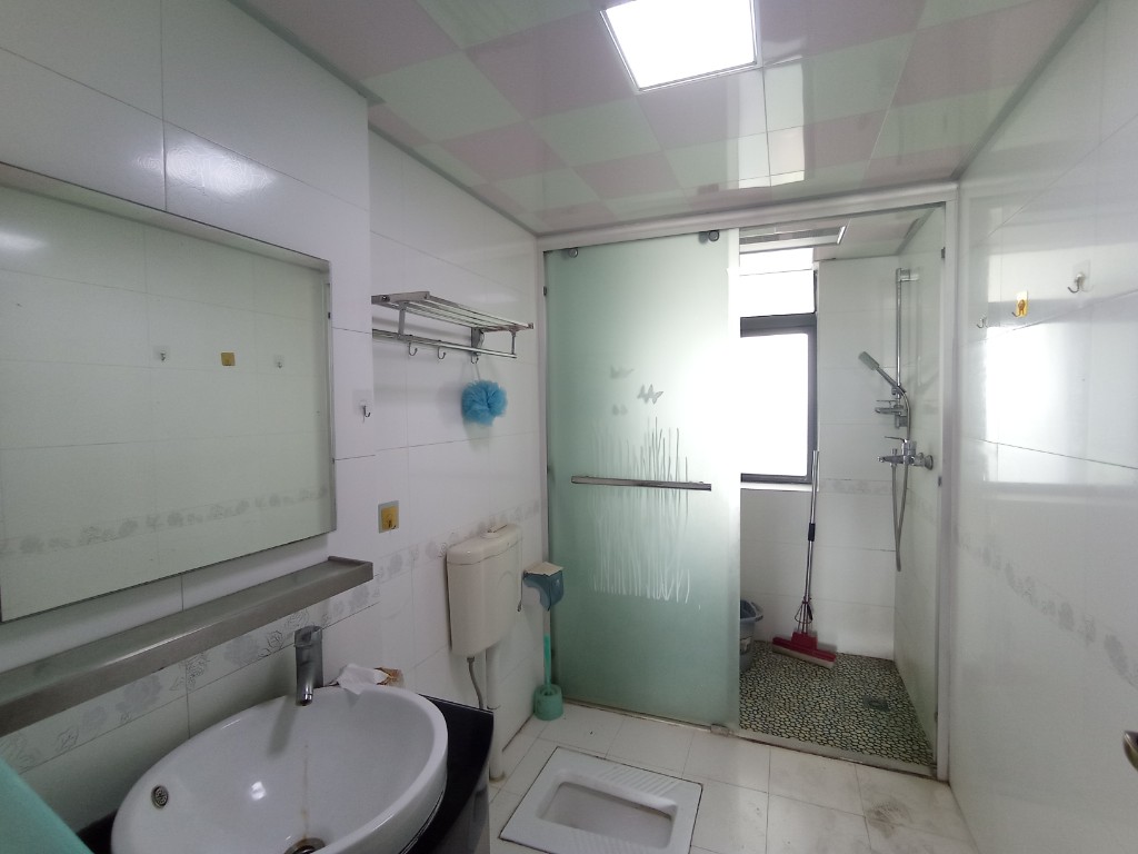 愉景湾西域 3室2厅2卫 2200.0元/月 愉景湾西域 3室2厅2卫 2200.0元/月室内图