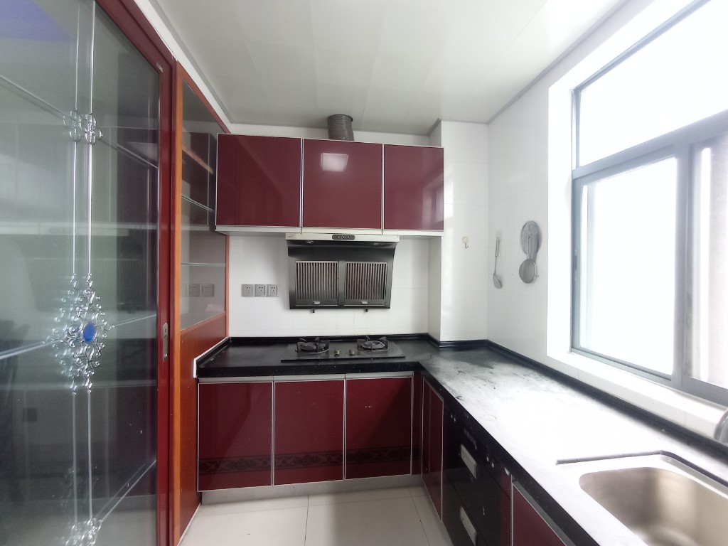 愉景湾西域 3室2厅2卫 2200.0元/月 愉景湾西域 3室2厅2卫 2200.0元/月室内图