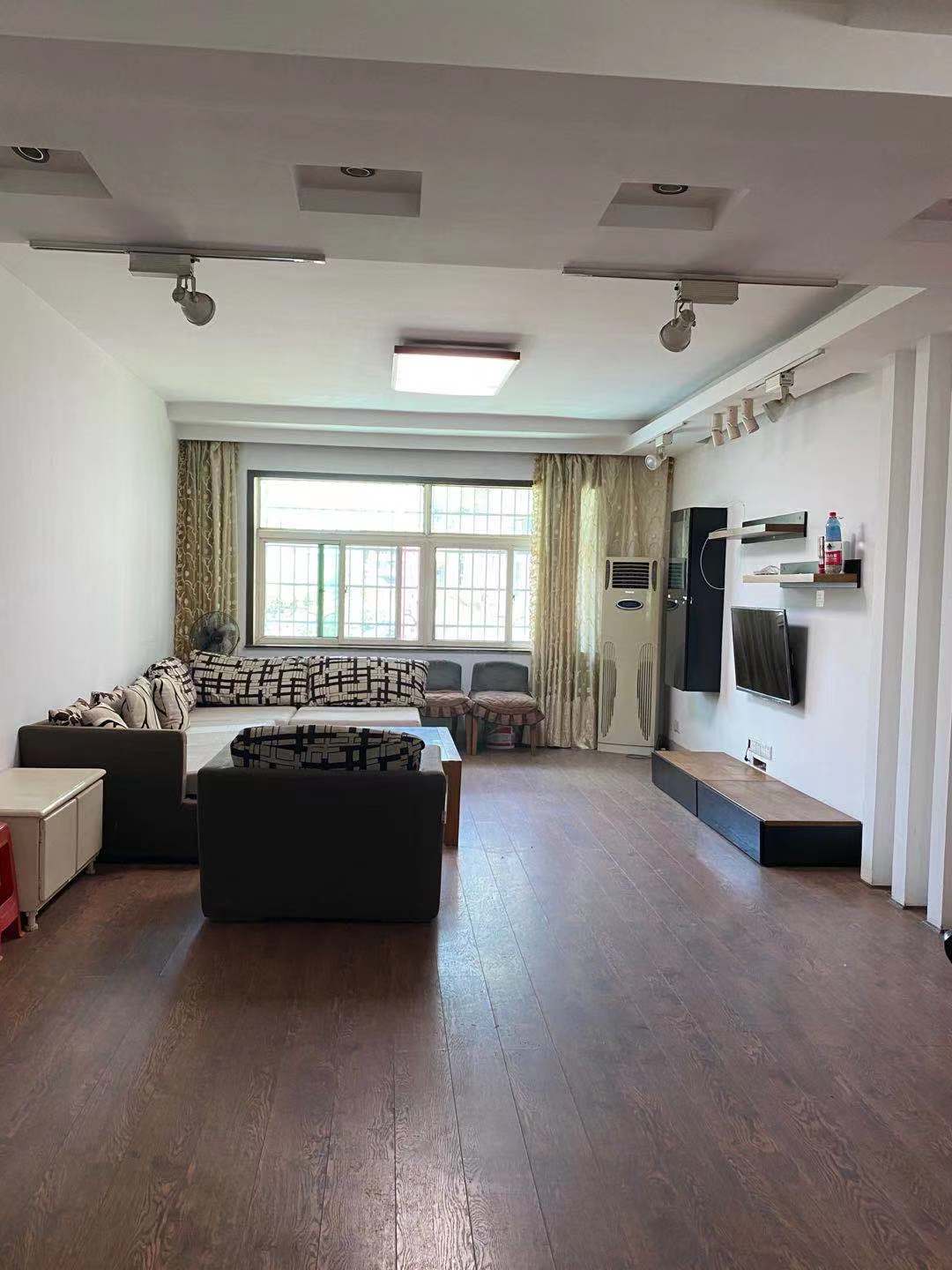 消防队宿舍红旗南路9号  4室2厅1卫   1800.00元/月室内图