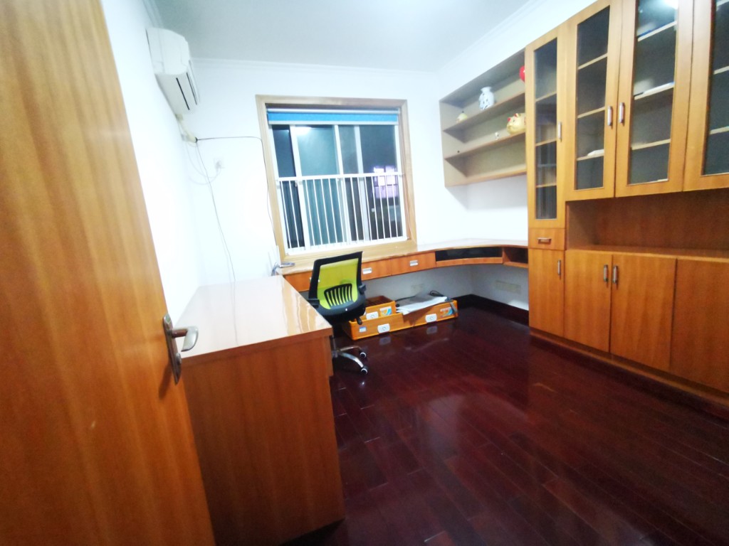 新点苑 4室2厅1卫 2500.0元/月 新点苑 4室2厅1卫 2500.0元/月室内图