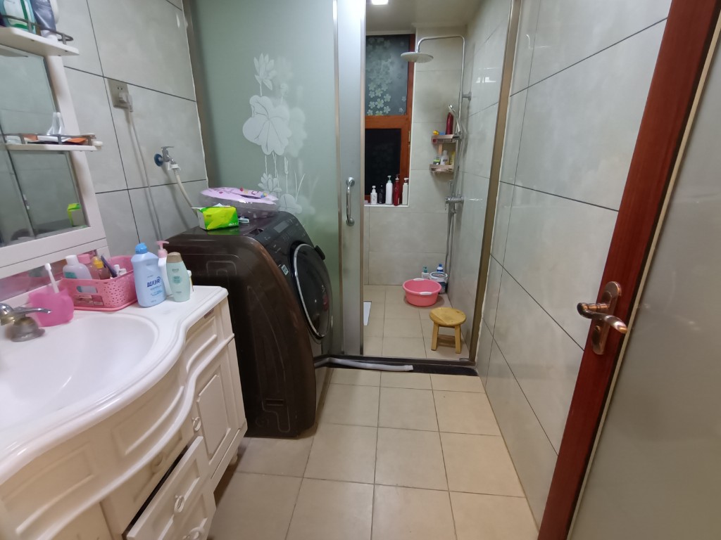 孙水明珠  4室2厅2卫    90.0万 孙水明珠  4室2厅2卫    90.0万卫生间