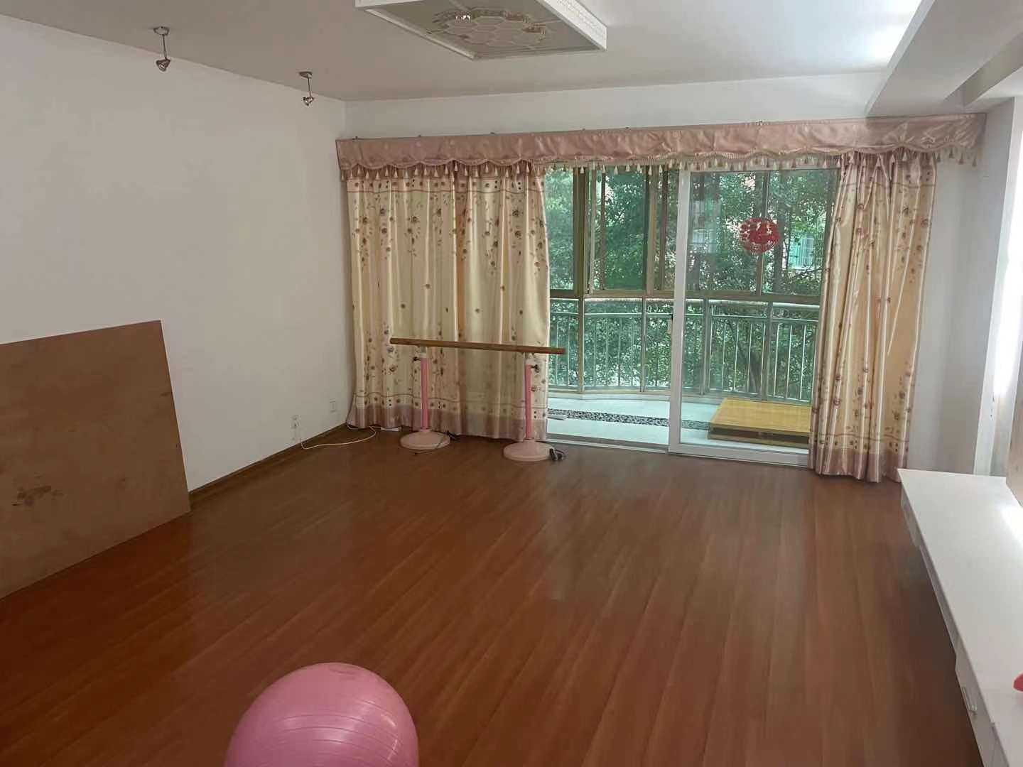 桃李源  4室2厅2卫   69.80万客厅