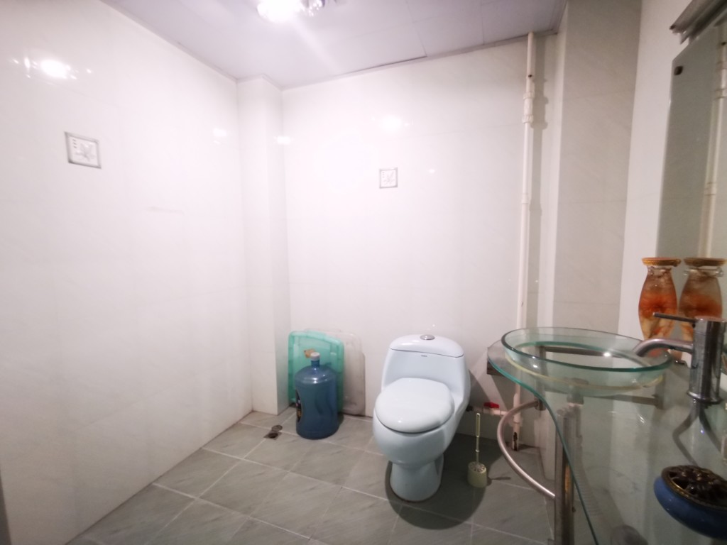 新点苑 4室2厅1卫 2500.0元/月 新点苑 4室2厅1卫 2500.0元/月室内图