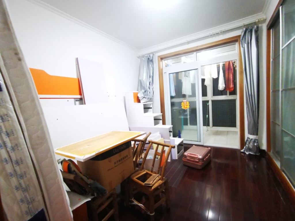 新点苑 4室2厅1卫 2500.0元/月 新点苑 4室2厅1卫 2500.0元/月室内图