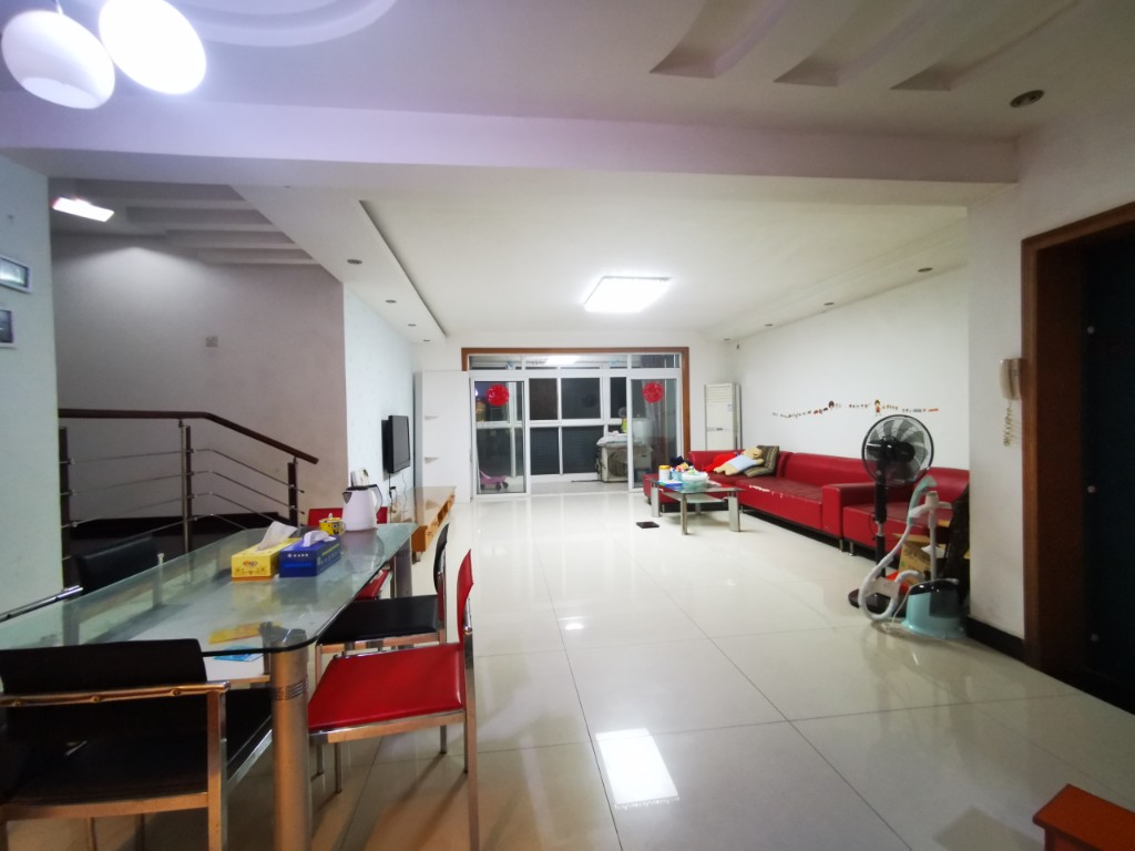 新点苑 4室2厅1卫 2500.0元/月 新点苑 4室2厅1卫 2500.0元/月室内图